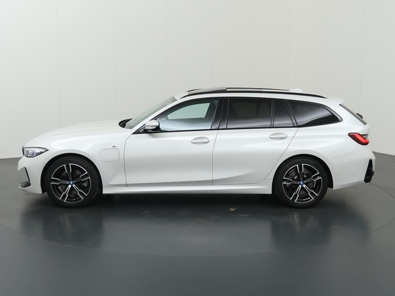 BMW 330 3-serie Touring 330e M-Sport | SOH 96,1% | Panoram — photo 5