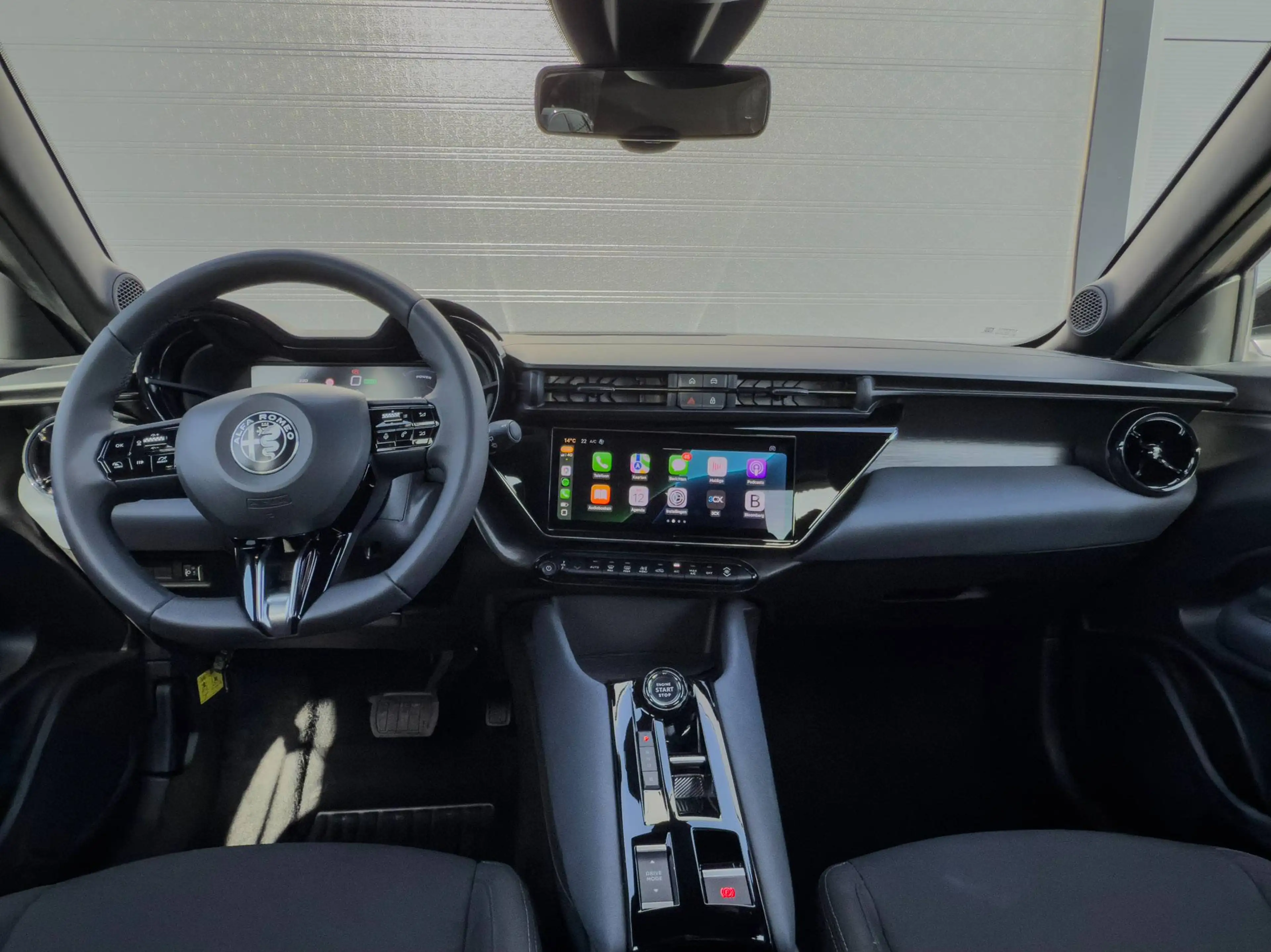 Alfa Romeo Junior Elettrica 156 pk / digitaal instrumentpaneel 10,25″ / Carplay / Sensoren — photo 12
