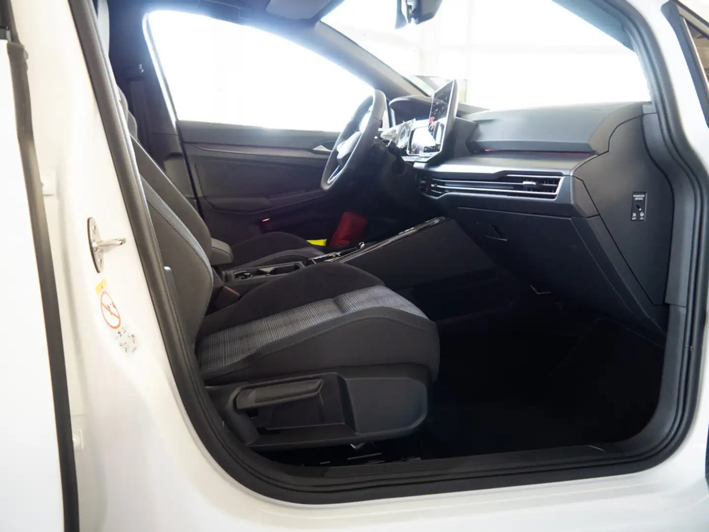 Volkswagen Golf VIII 1.5 eHybrid GTE ACC MATRIX-LED 360° Weiß - 2