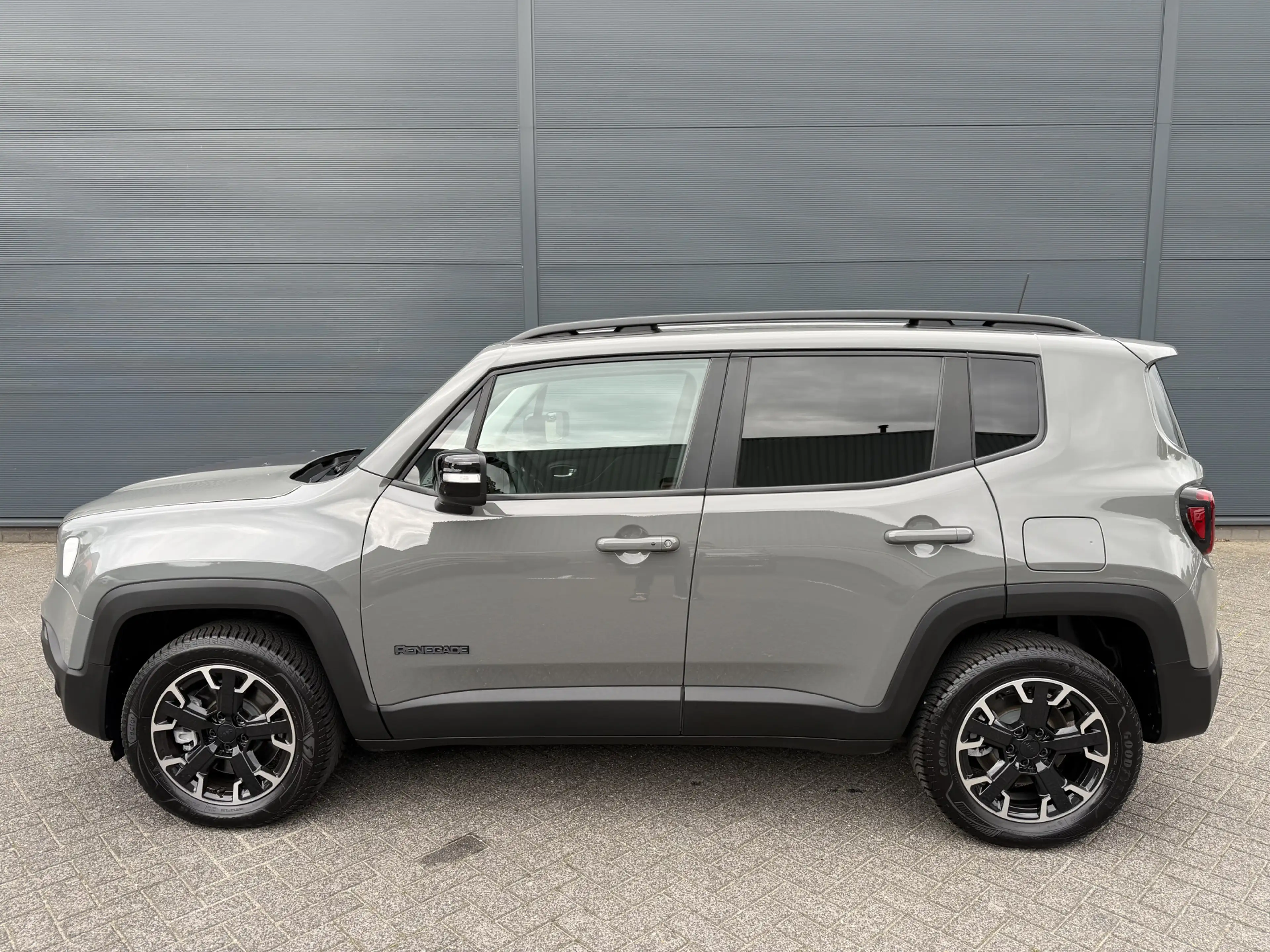 Jeep Renegade 4xe 240 Plug-in Hybrid Electric Trailhawk (Navigat — photo 2