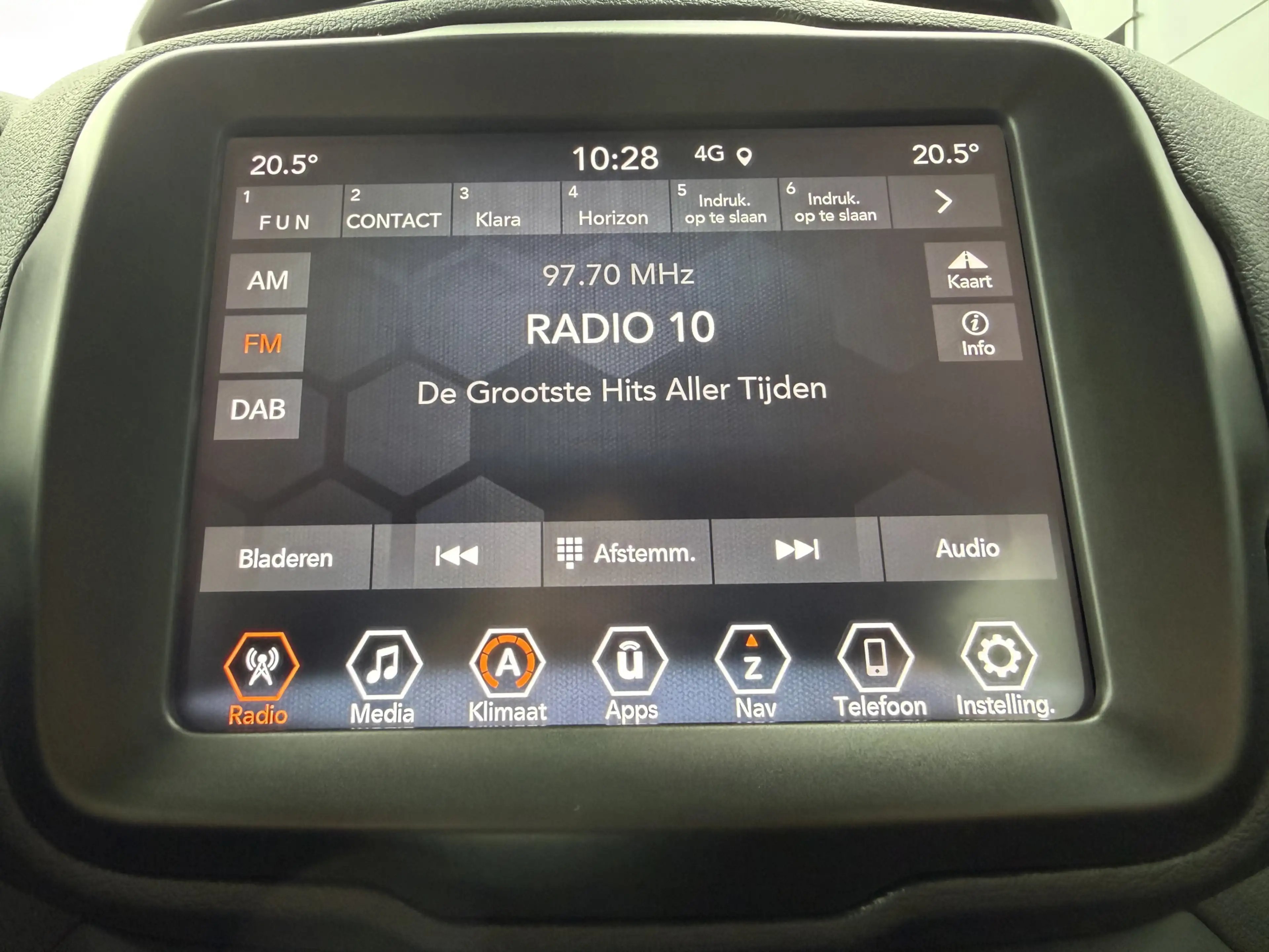 Jeep Renegade 4xe 240 Plug-in Hybrid Electric Trailhawk (Navigat — photo 19