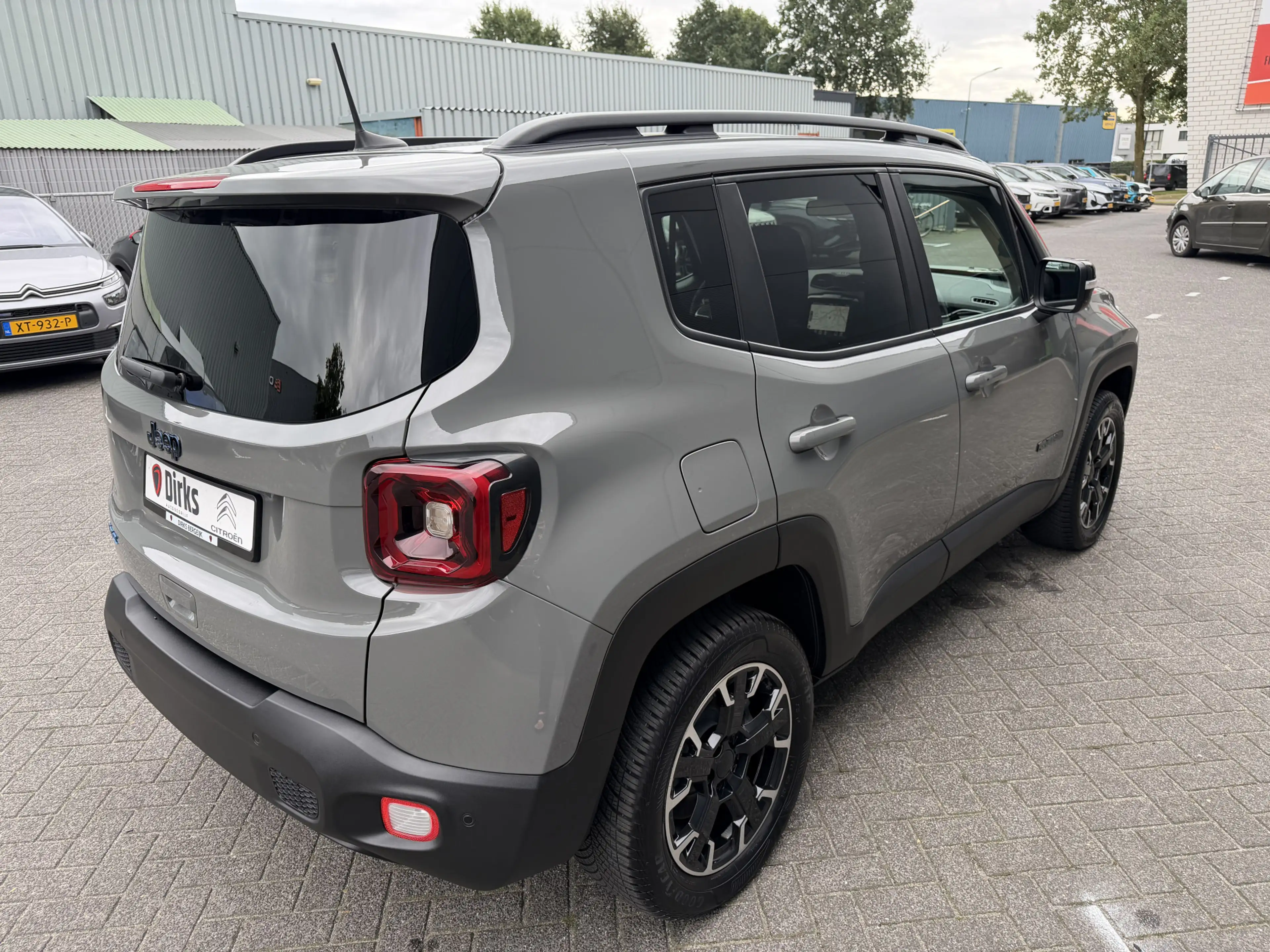 Jeep Renegade 4xe 240 Plug-in Hybrid Electric Trailhawk (Navigat — photo 6