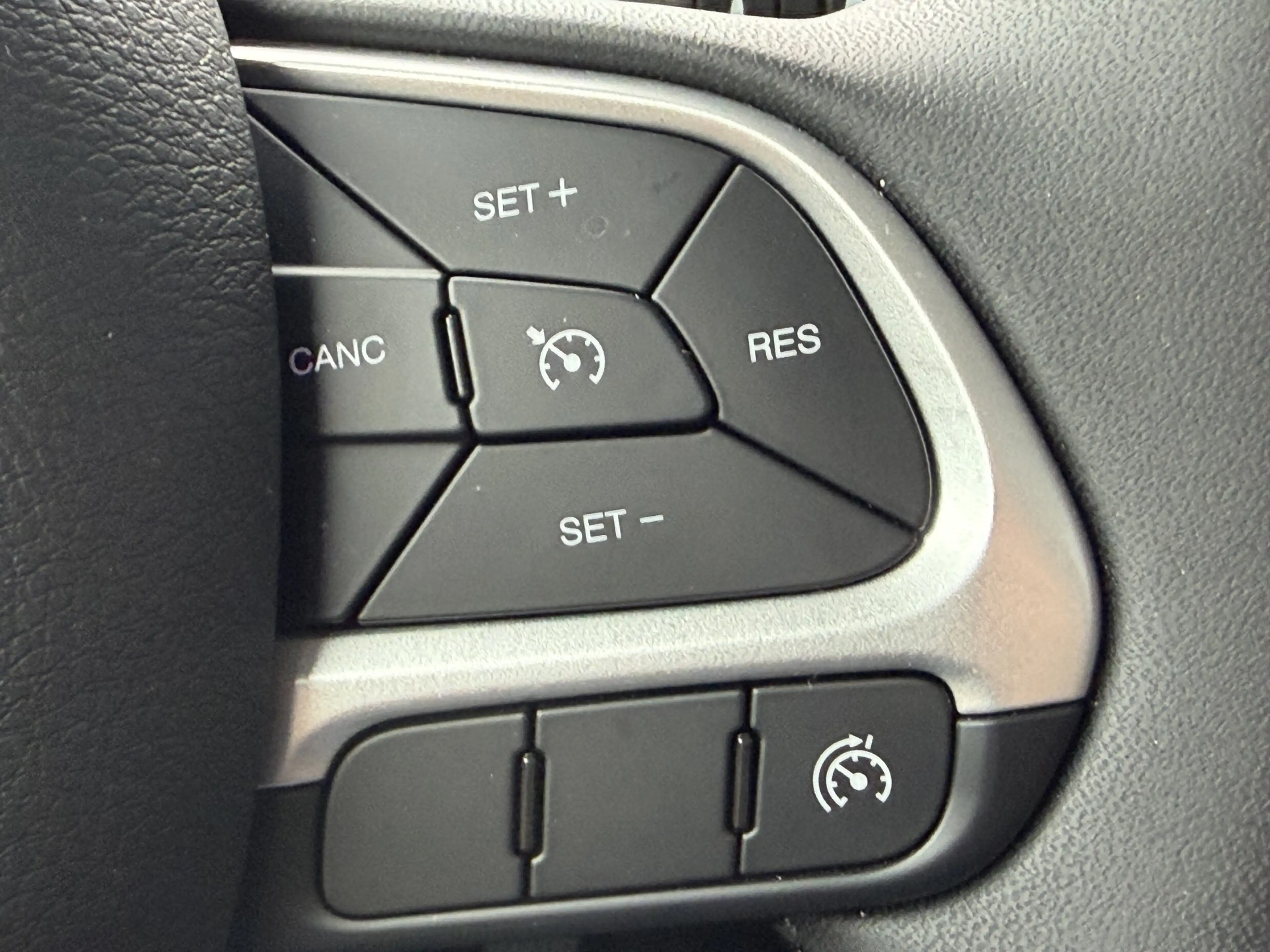 Jeep Renegade 4xe 240 Plug-in Hybrid Electric Trailhawk (Navigat — photo 17
