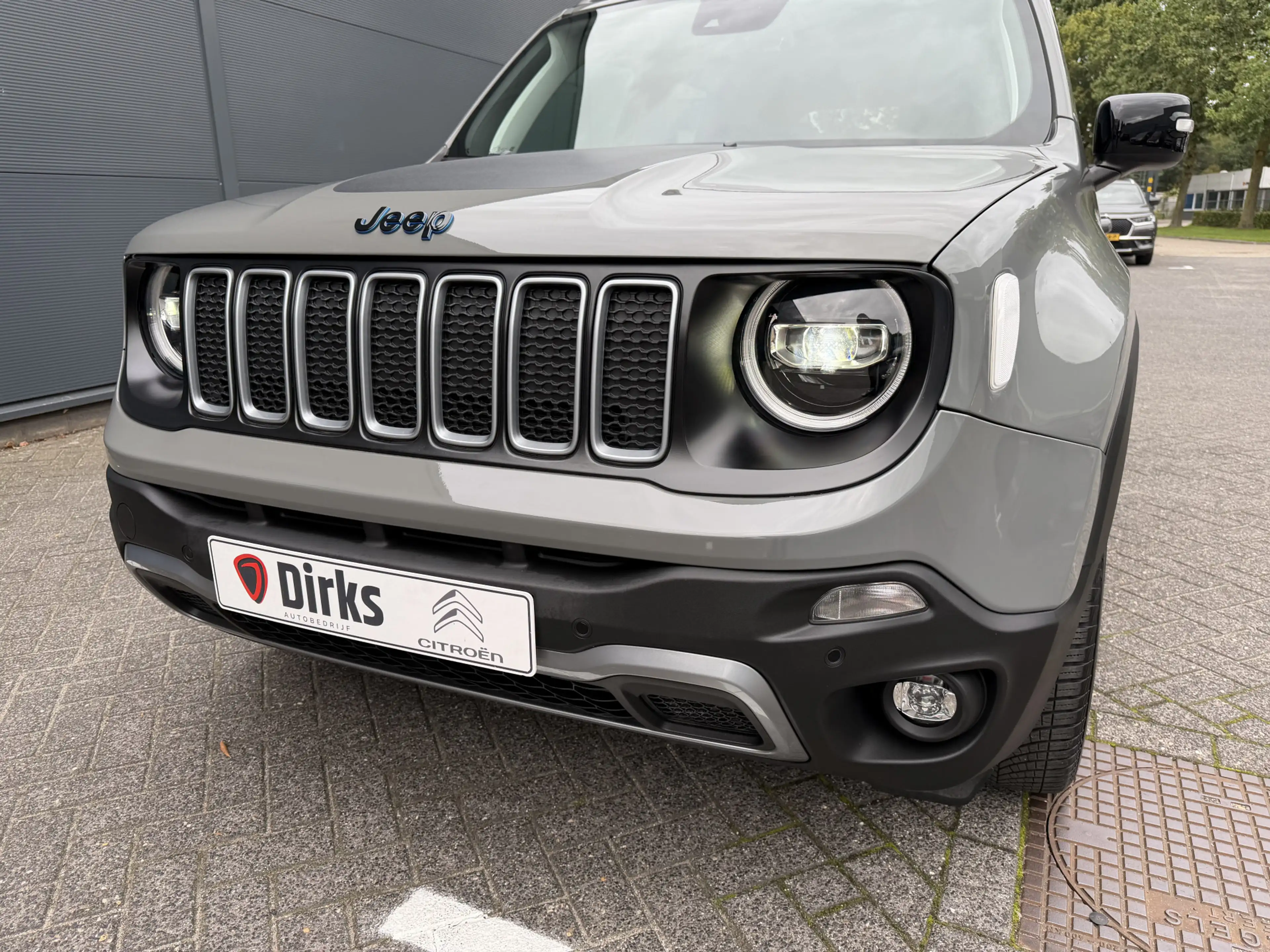 Jeep Renegade 4xe 240 Plug-in Hybrid Electric Trailhawk (Navigat — photo 31