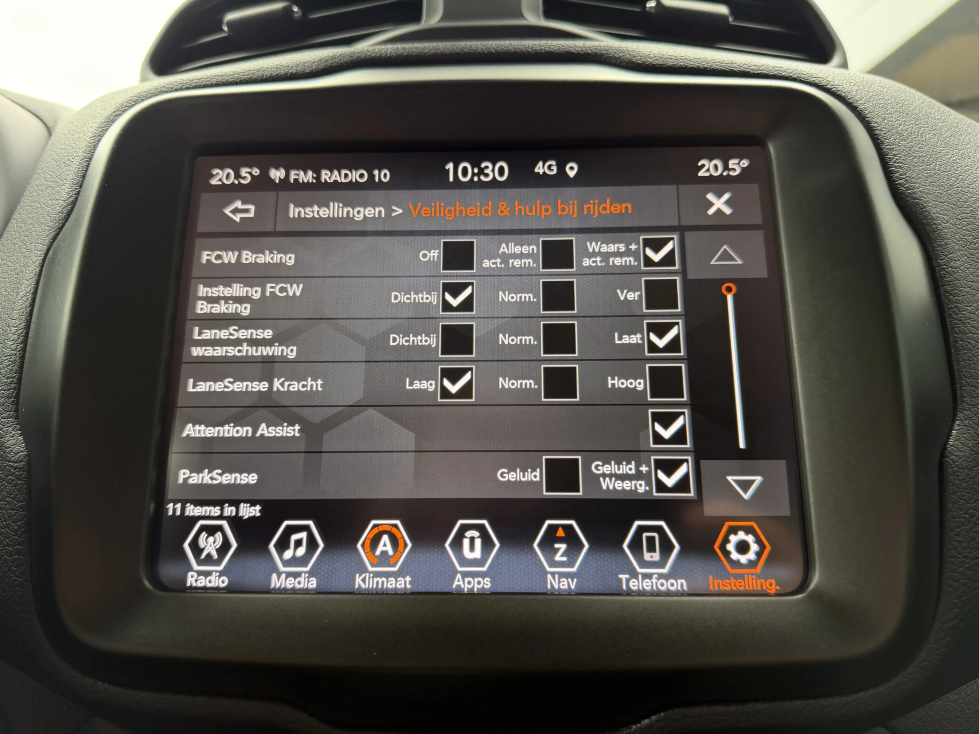 Jeep Renegade 4xe 240 Plug-in Hybrid Electric Trailhawk (Navigat — photo 23
