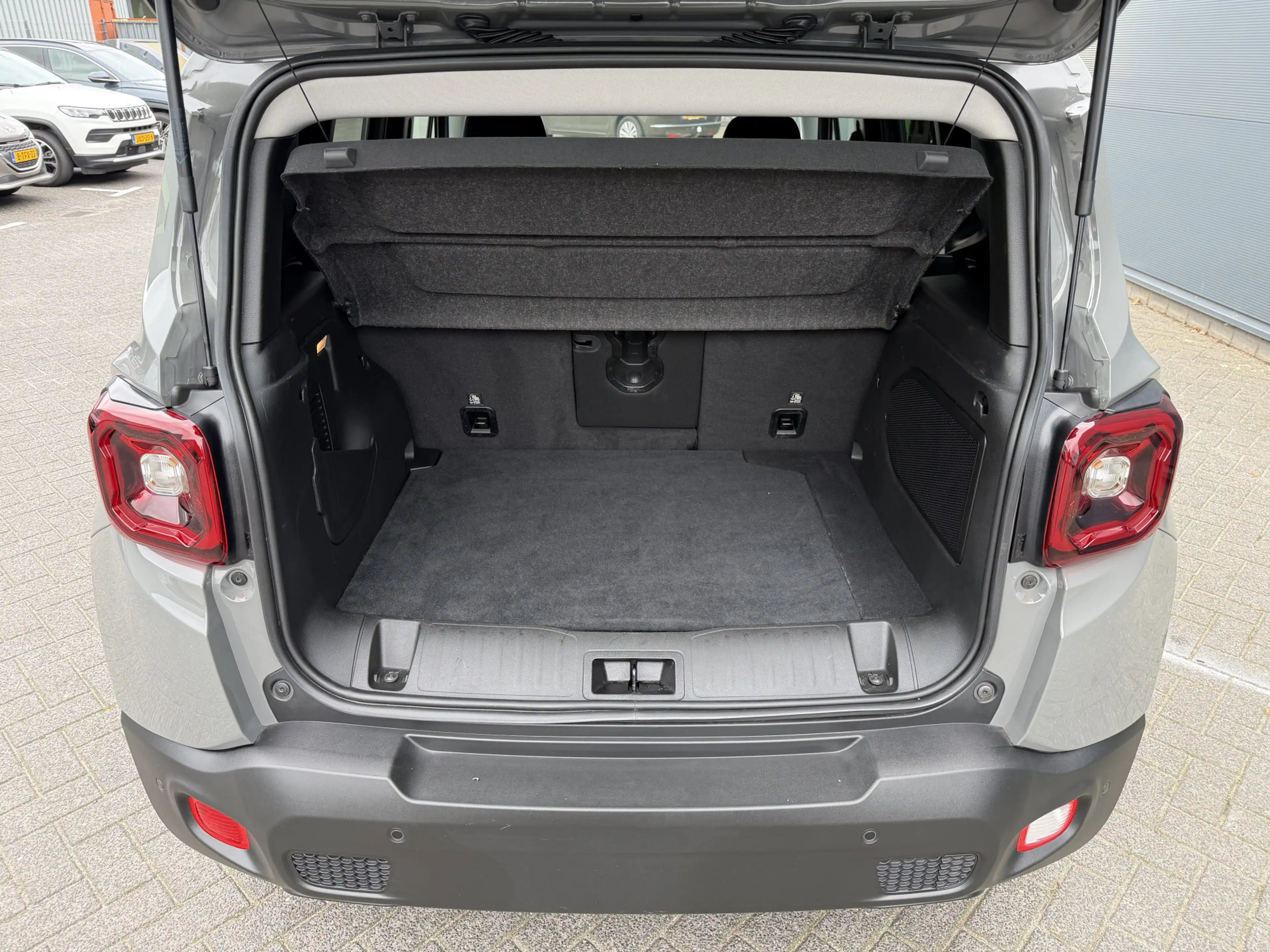 Jeep Renegade 4xe 240 Plug-in Hybrid Electric Trailhawk (Navigat — photo 10