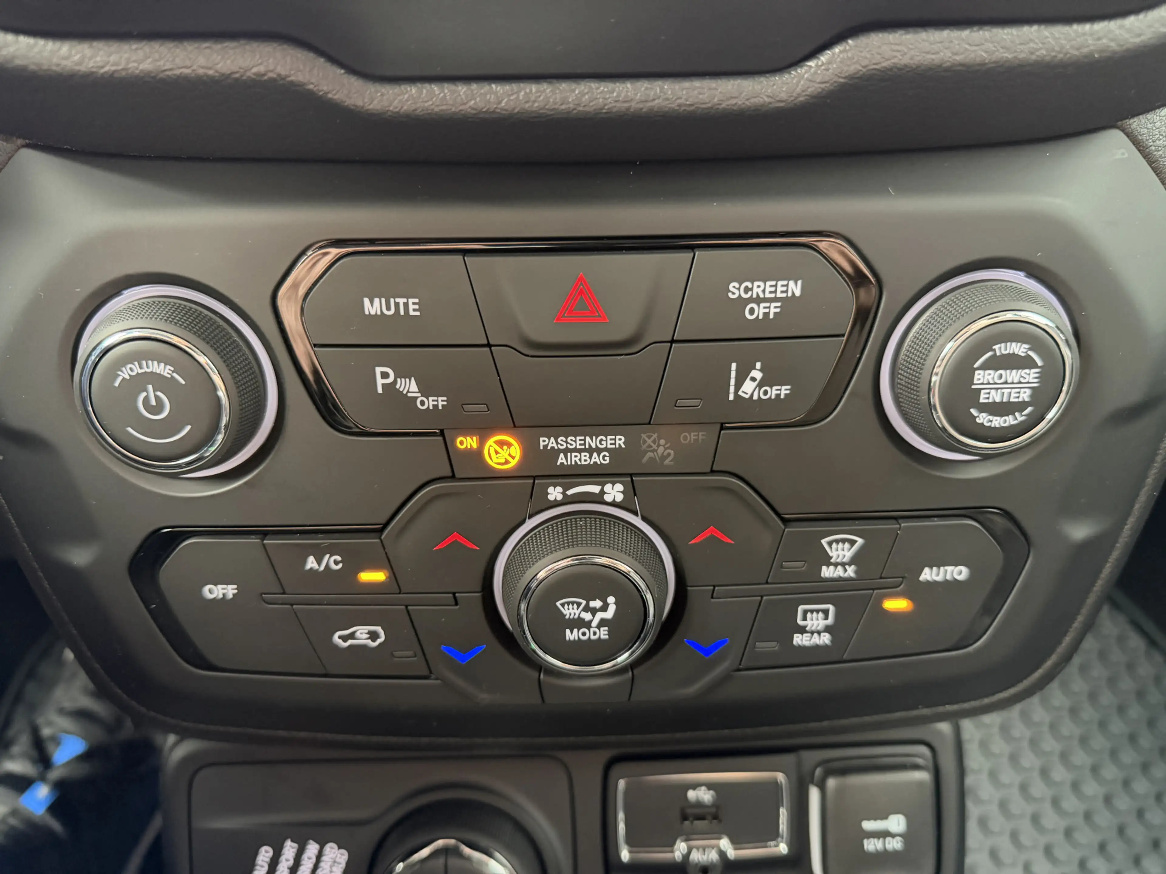 Jeep Renegade 4xe 240 Plug-in Hybrid Electric Trailhawk (Navigat — photo 24