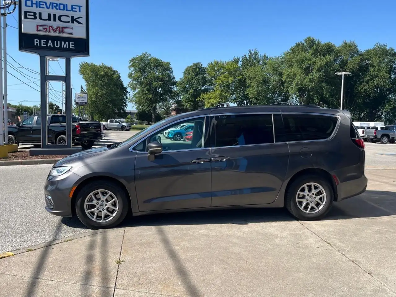 Chrysler Pacifica photo Chrysler Pacifica