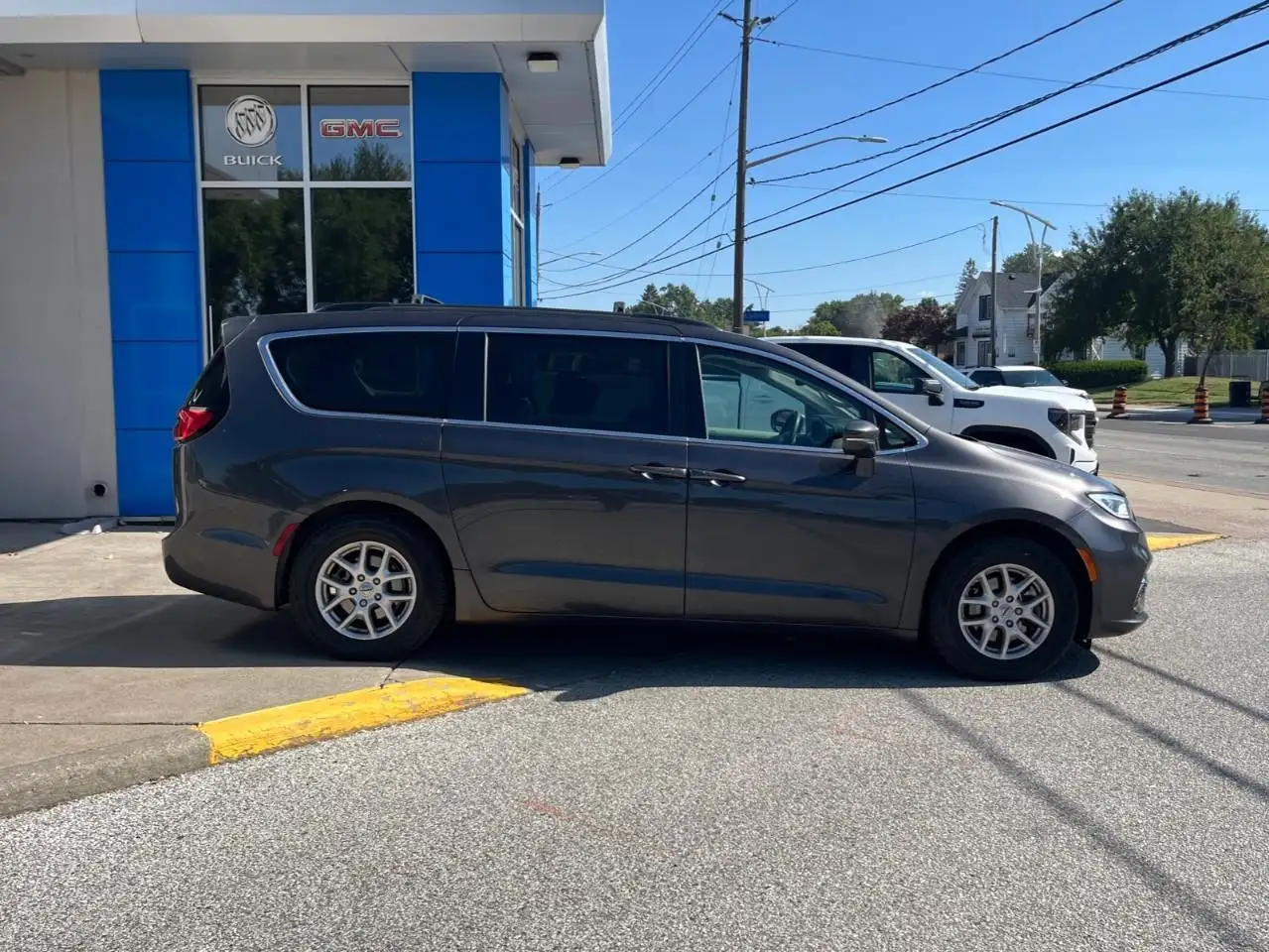 Chrysler Pacifica photo Chrysler Pacifica