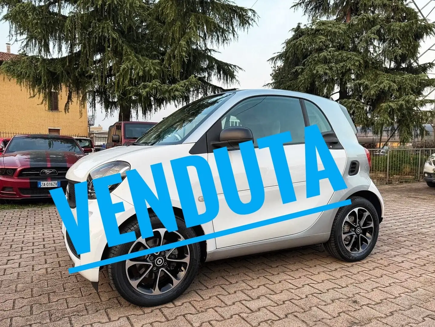 smart forTwo fortwo 70 1.0 AUTOMATICA OK NEOPATENTATI Bianco - 1