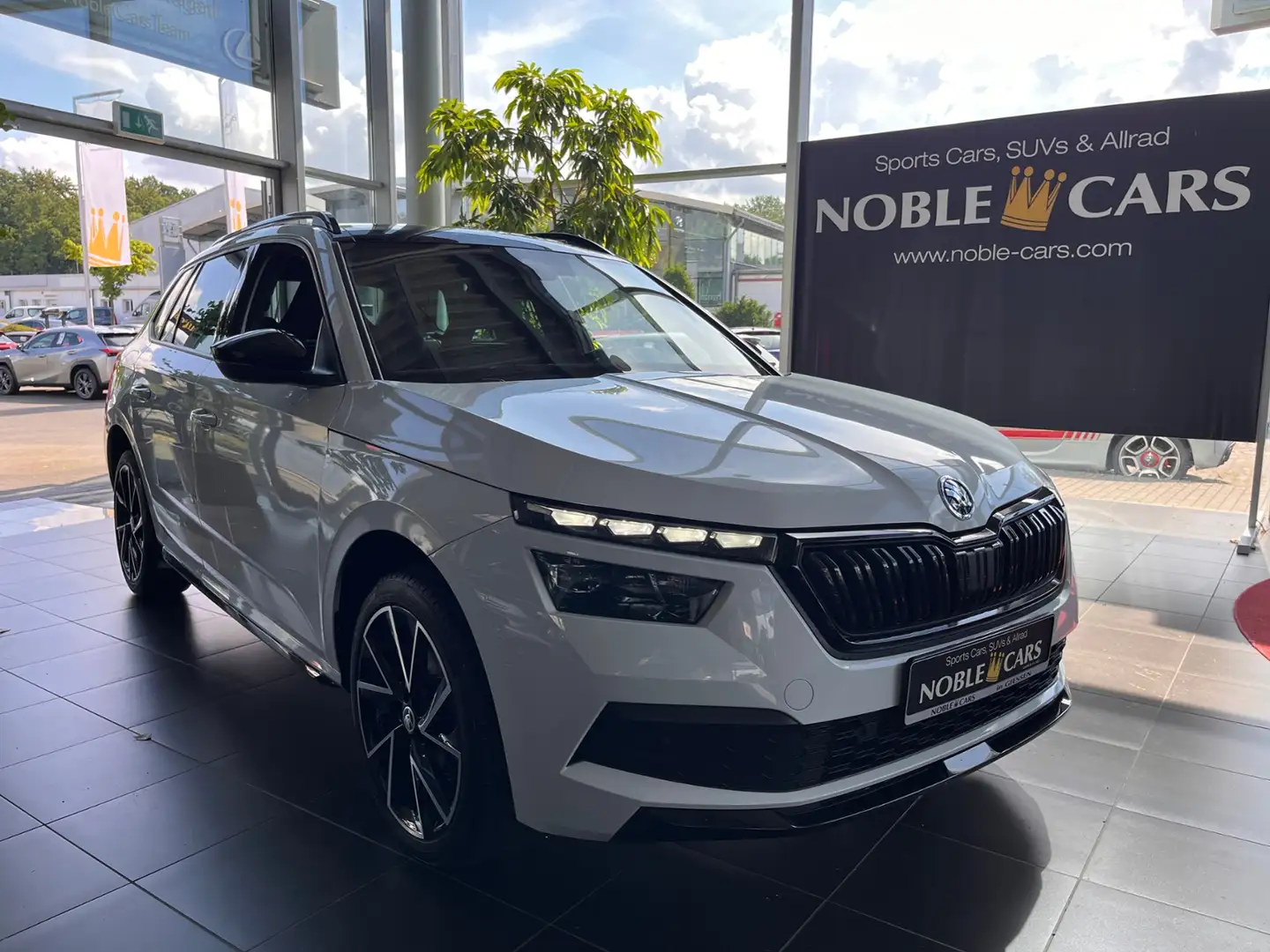 Skoda Kamiq Monte Carlo AHK PANO LED Blanco - 1