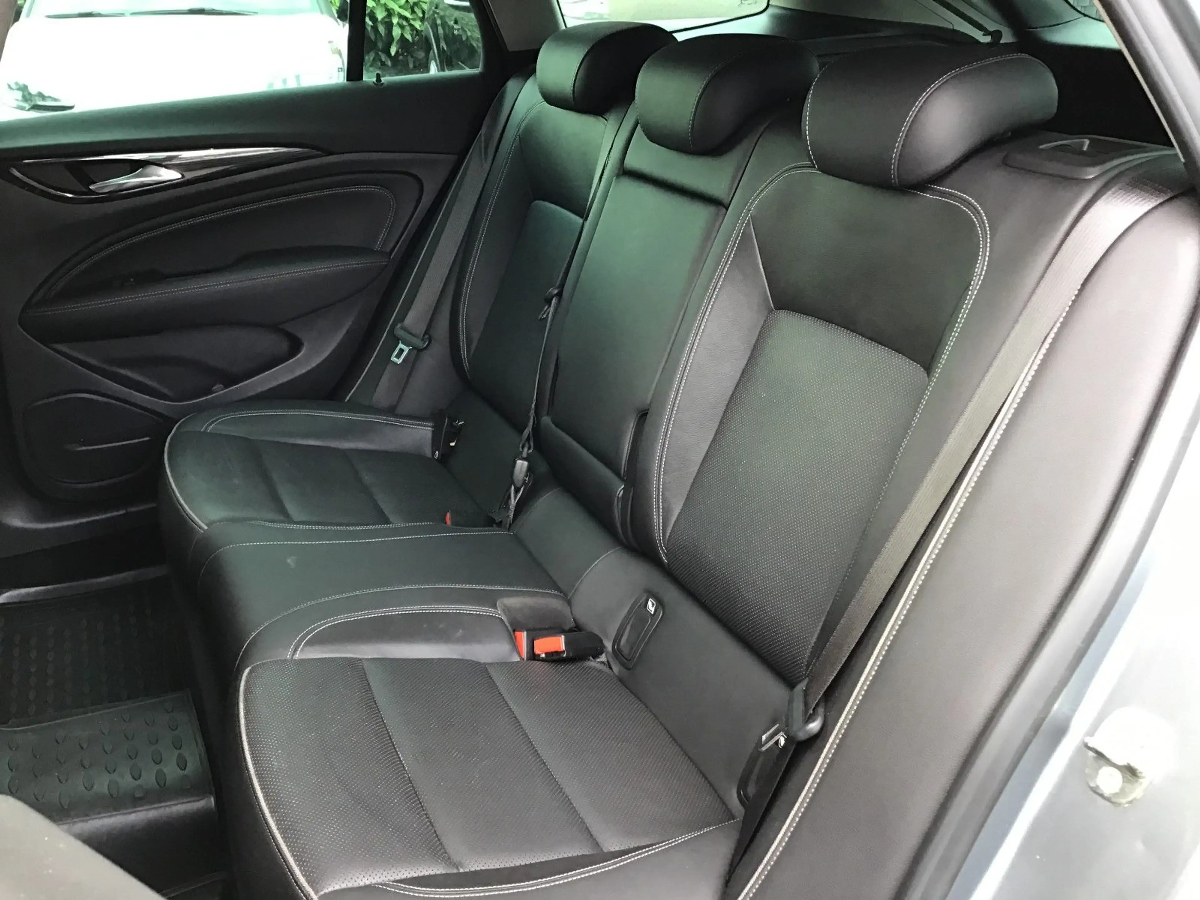 Opel Insignia B Country Tourer Exclusive 4x4 — photo 13