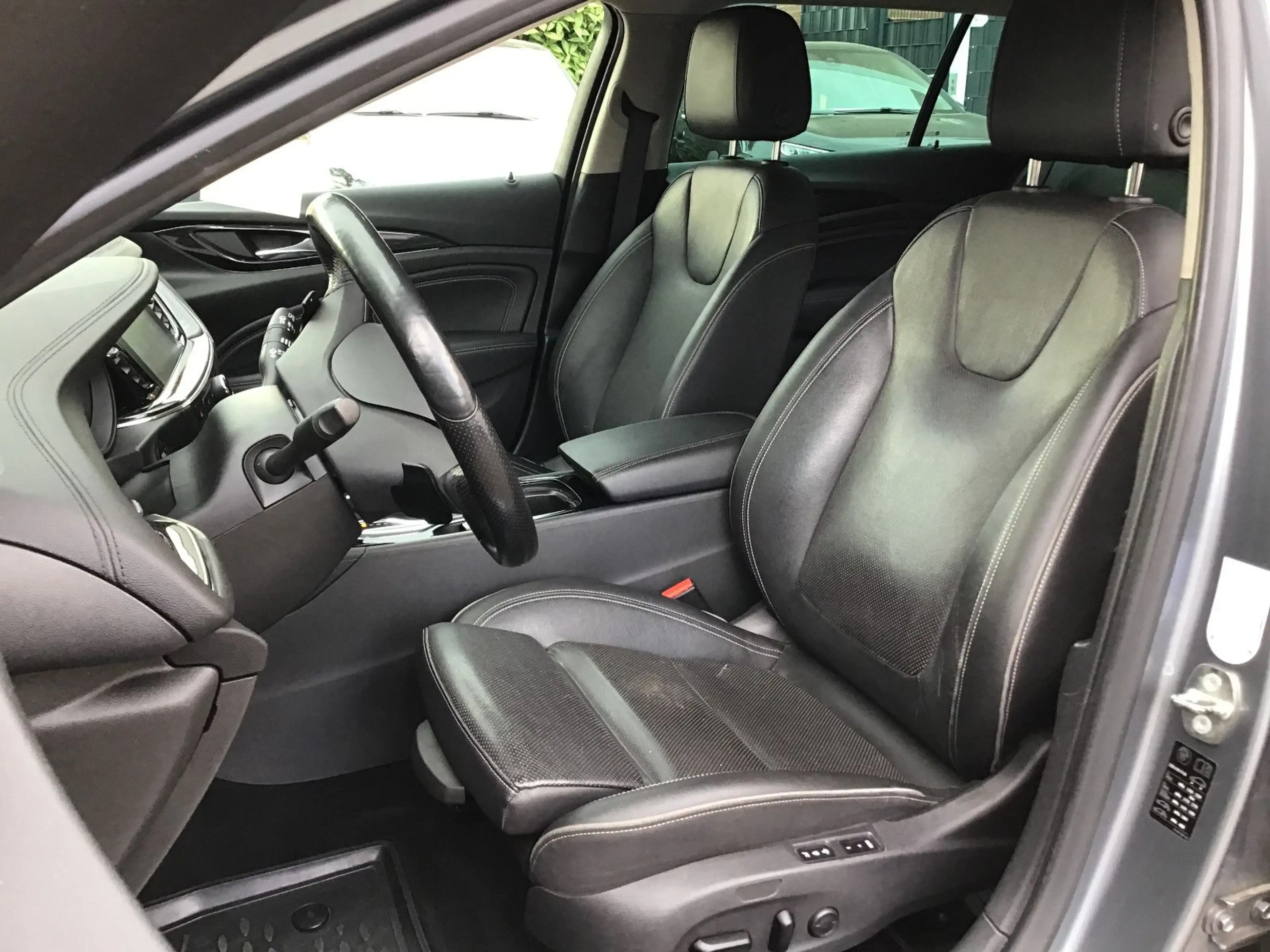 Opel Insignia B Country Tourer Exclusive 4x4 — photo 15