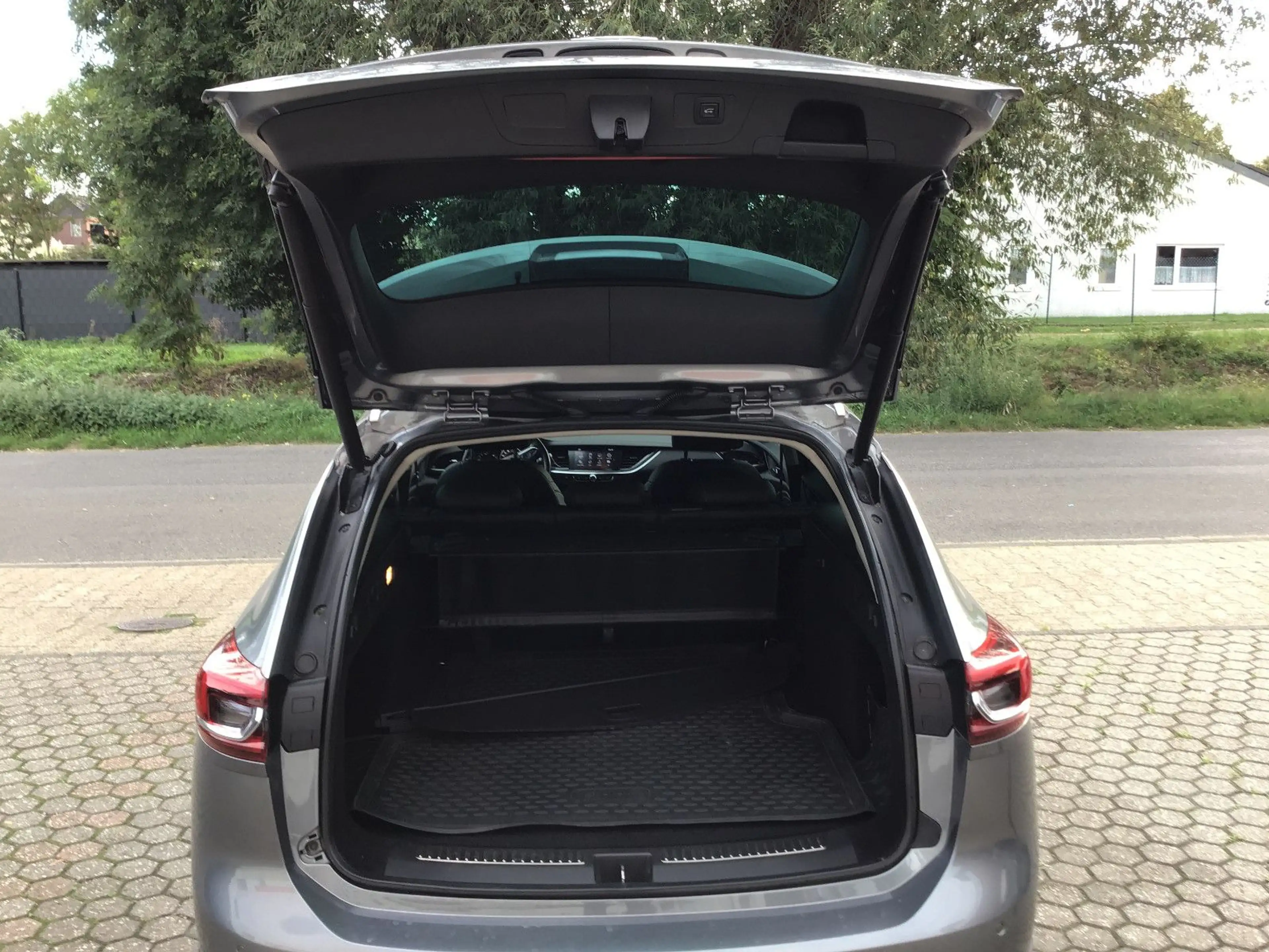 Opel Insignia B Country Tourer Exclusive 4x4 — photo 12