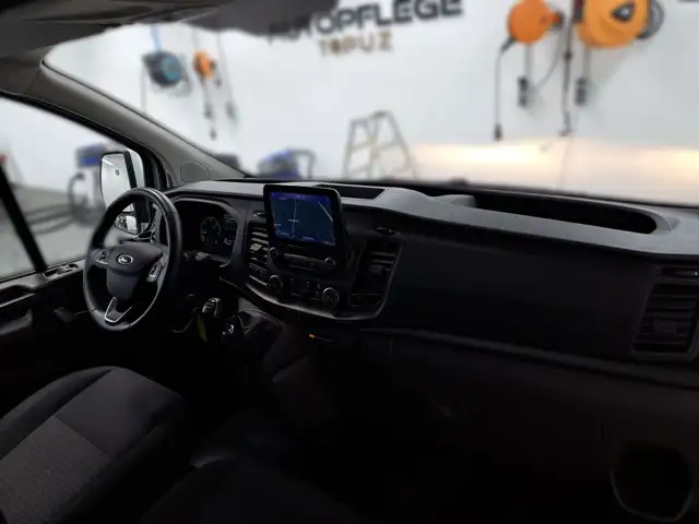 Ford Transit Custom view 11