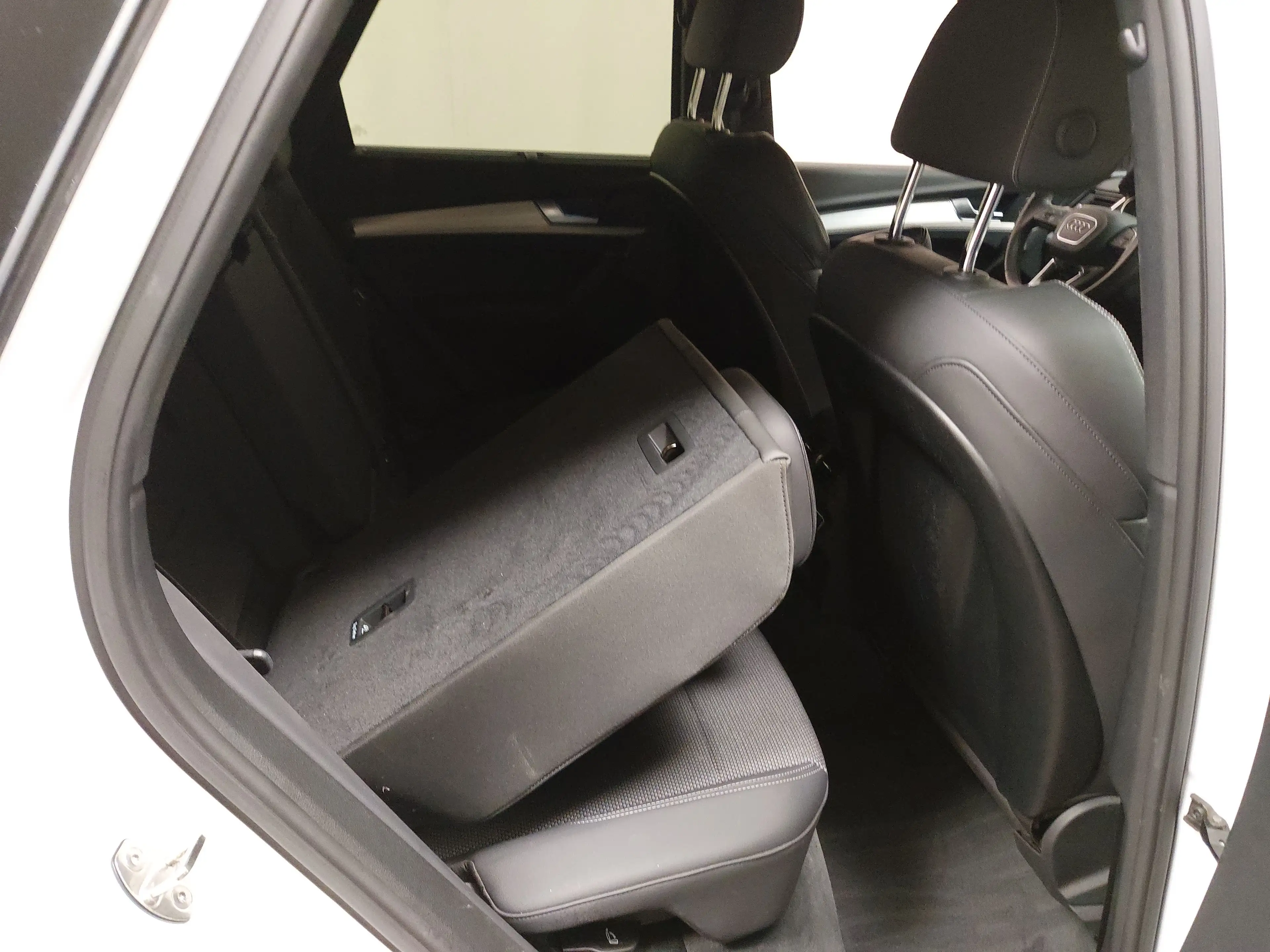 Audi Q5 50 TFSI e Qu. S-Line T-Leder Navi LED RFK AHK — photo 11