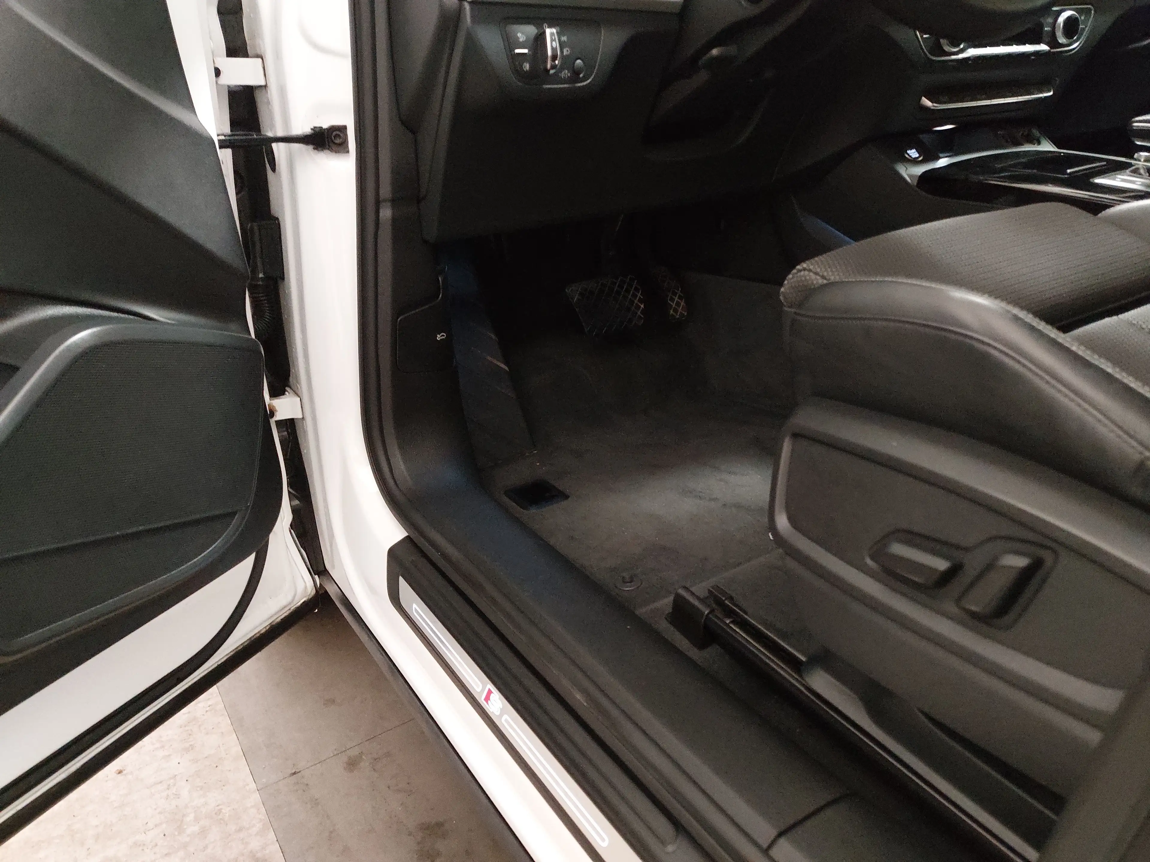 Audi Q5 50 TFSI e Qu. S-Line T-Leder Navi LED RFK AHK — photo 7
