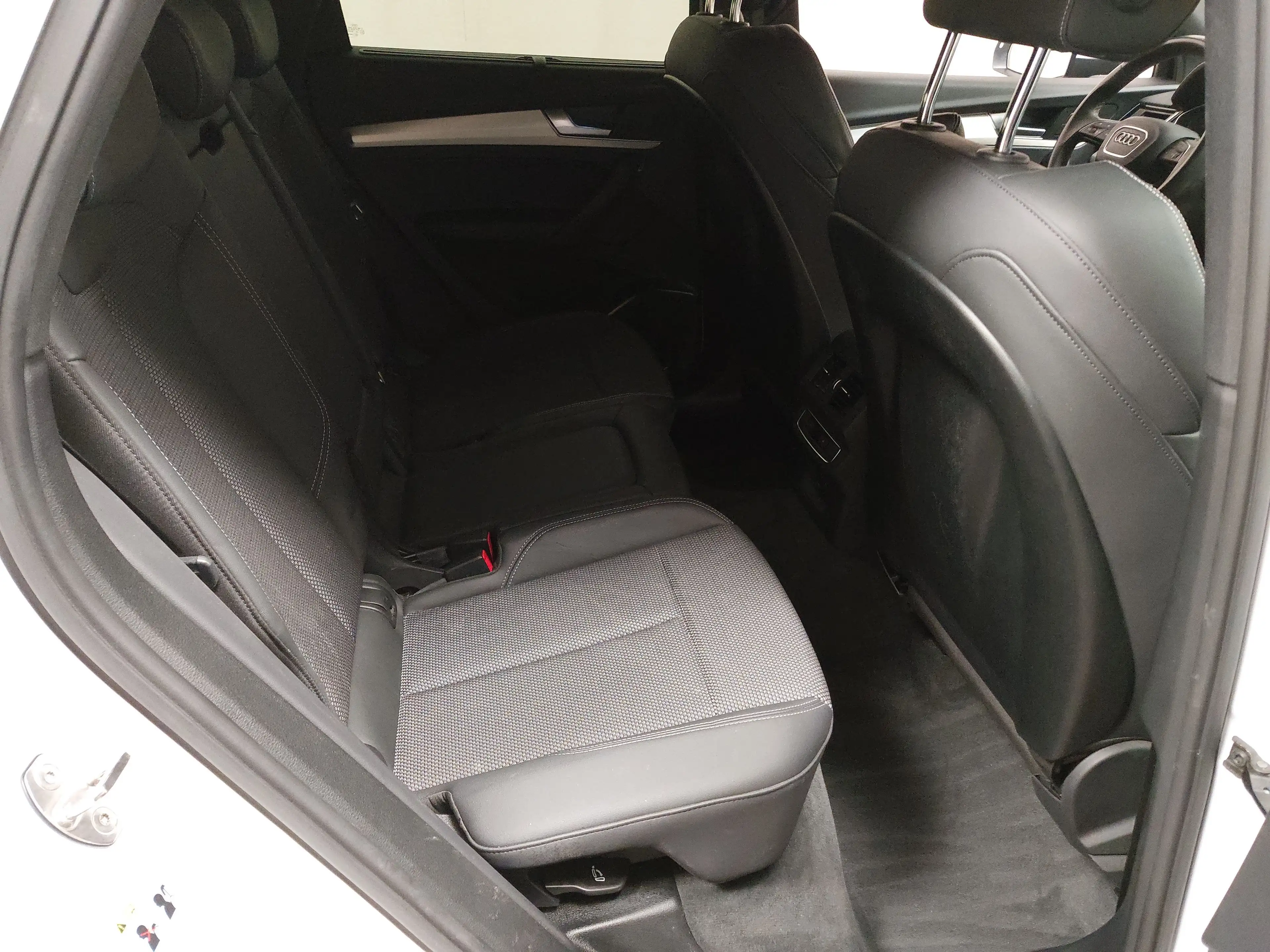 Audi Q5 50 TFSI e Qu. S-Line T-Leder Navi LED RFK AHK — photo 12