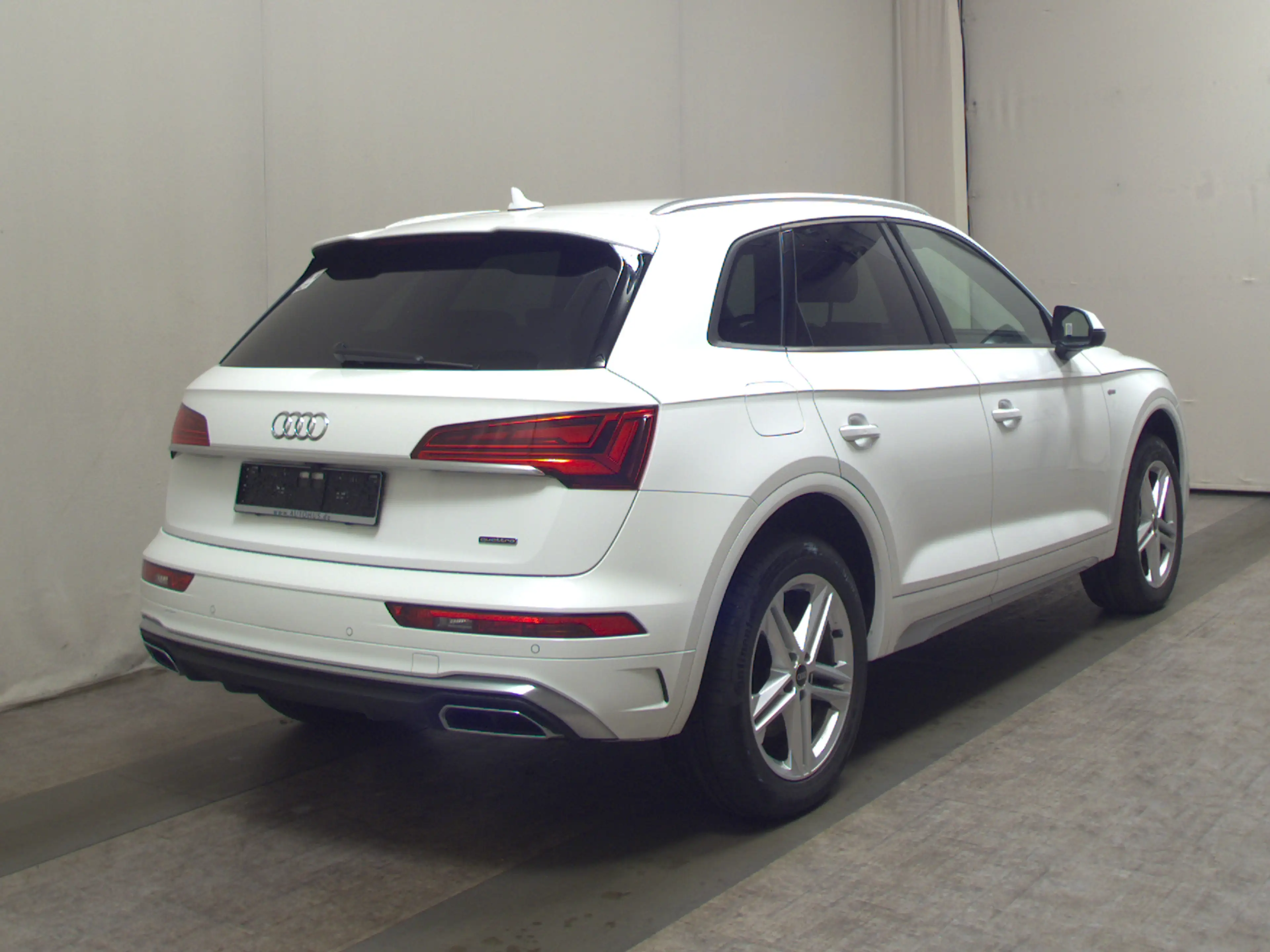 Audi Q5 50 TFSI e Qu. S-Line T-Leder Navi LED RFK AHK — photo 4
