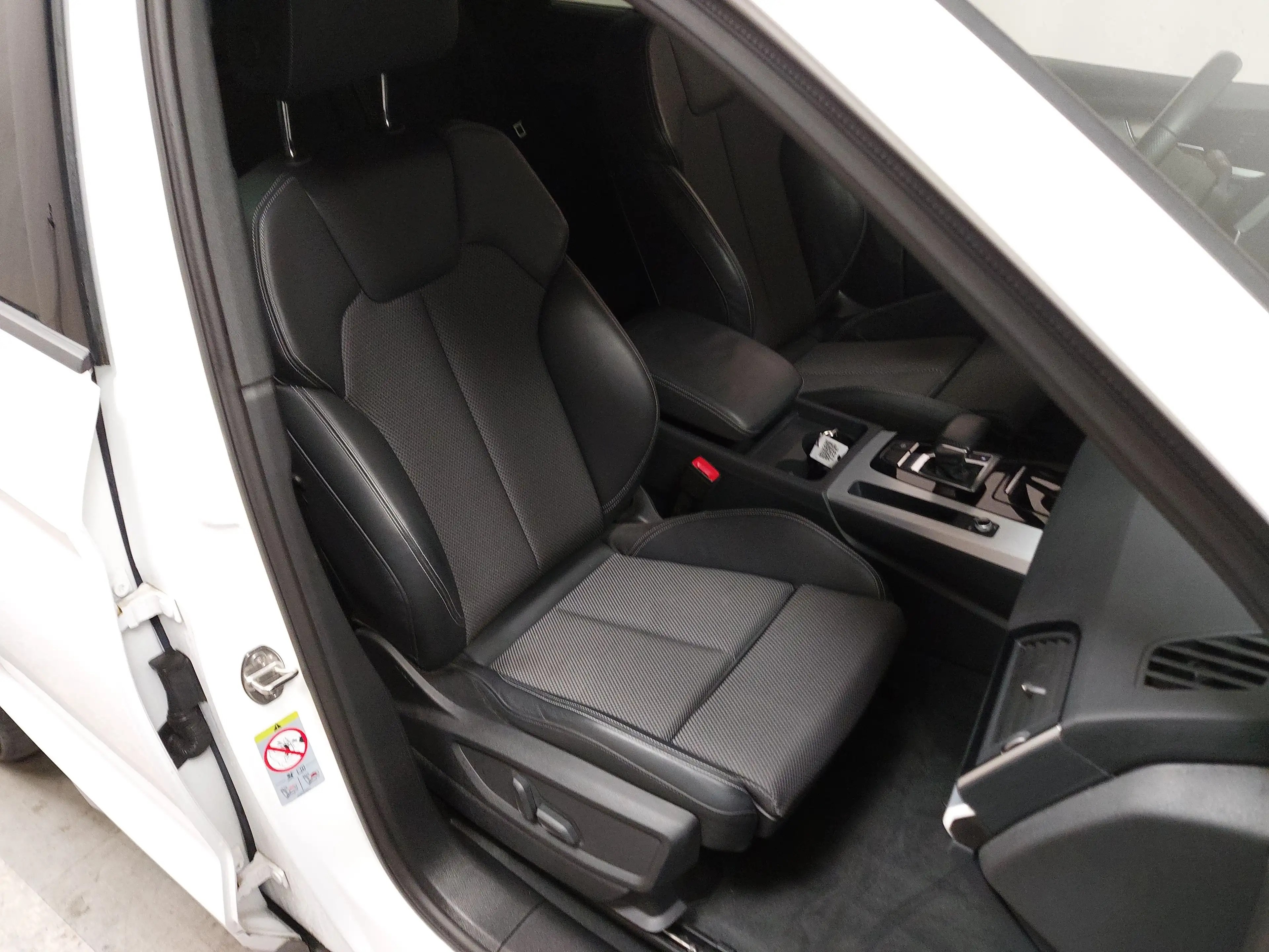 Audi Q5 50 TFSI e Qu. S-Line T-Leder Navi LED RFK AHK — photo 10
