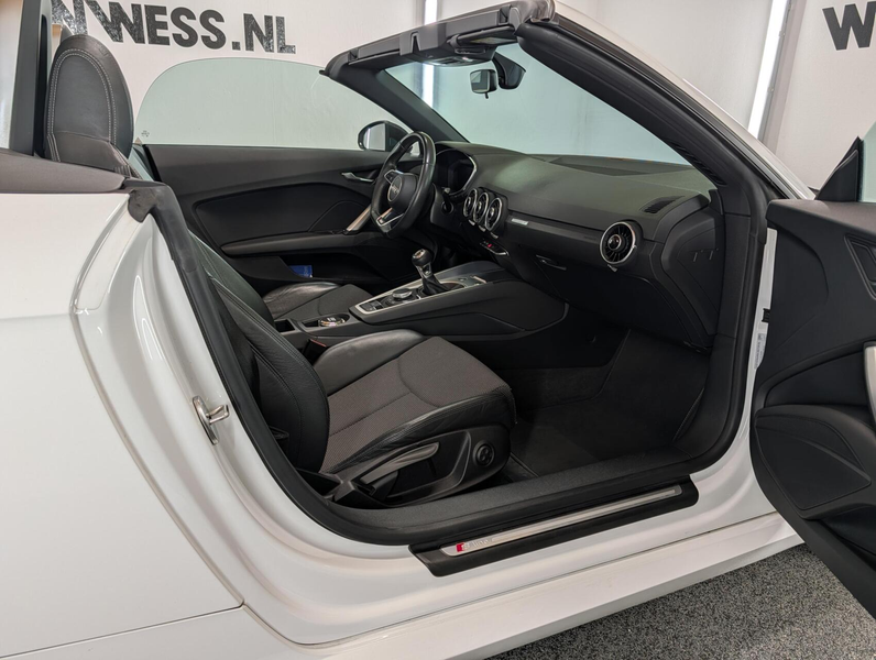 Audi TT Roadster 1.8 TFSI Pro Line S — photo 12