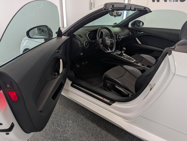 Audi TT Roadster 1.8 TFSI Pro Line S — photo 11