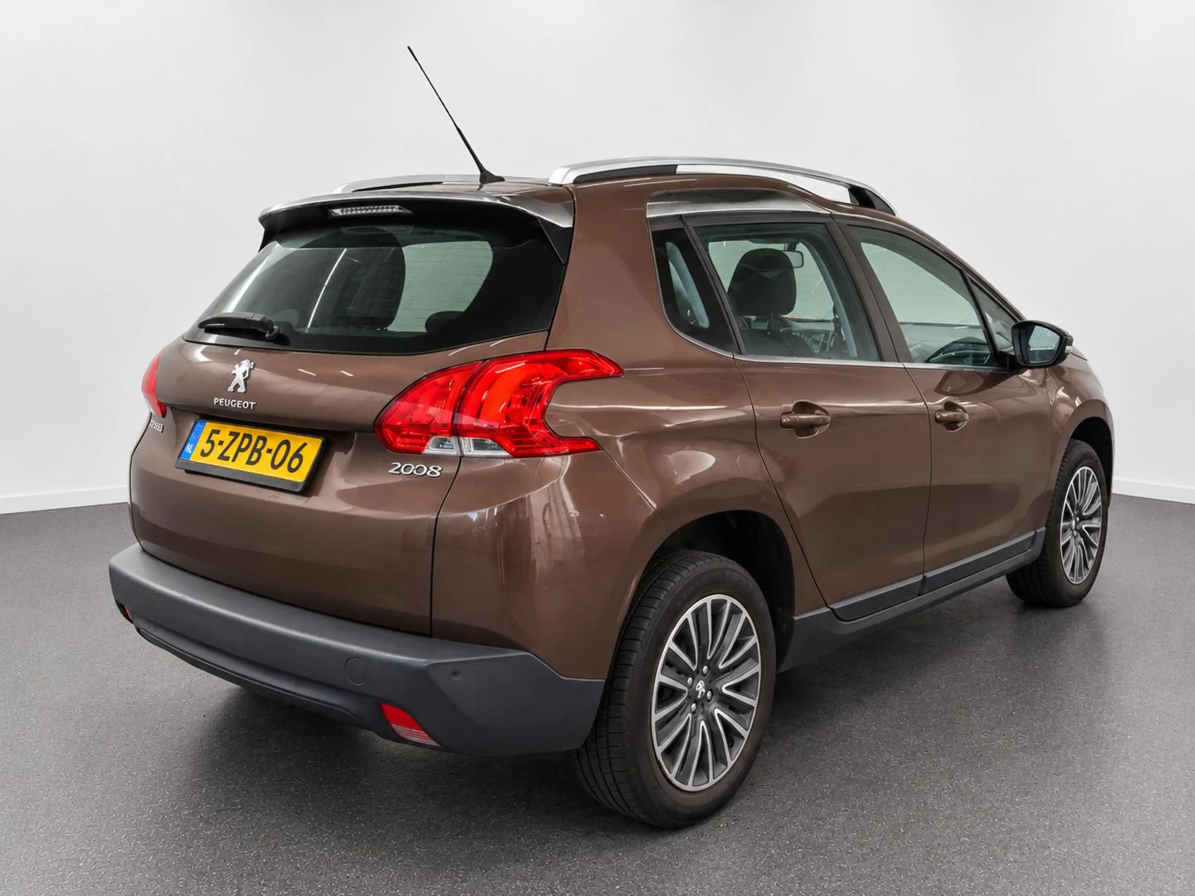 Peugeot 2008 1.2 Active Automaat Panoramadak Navigatie Parkeers — photo 6