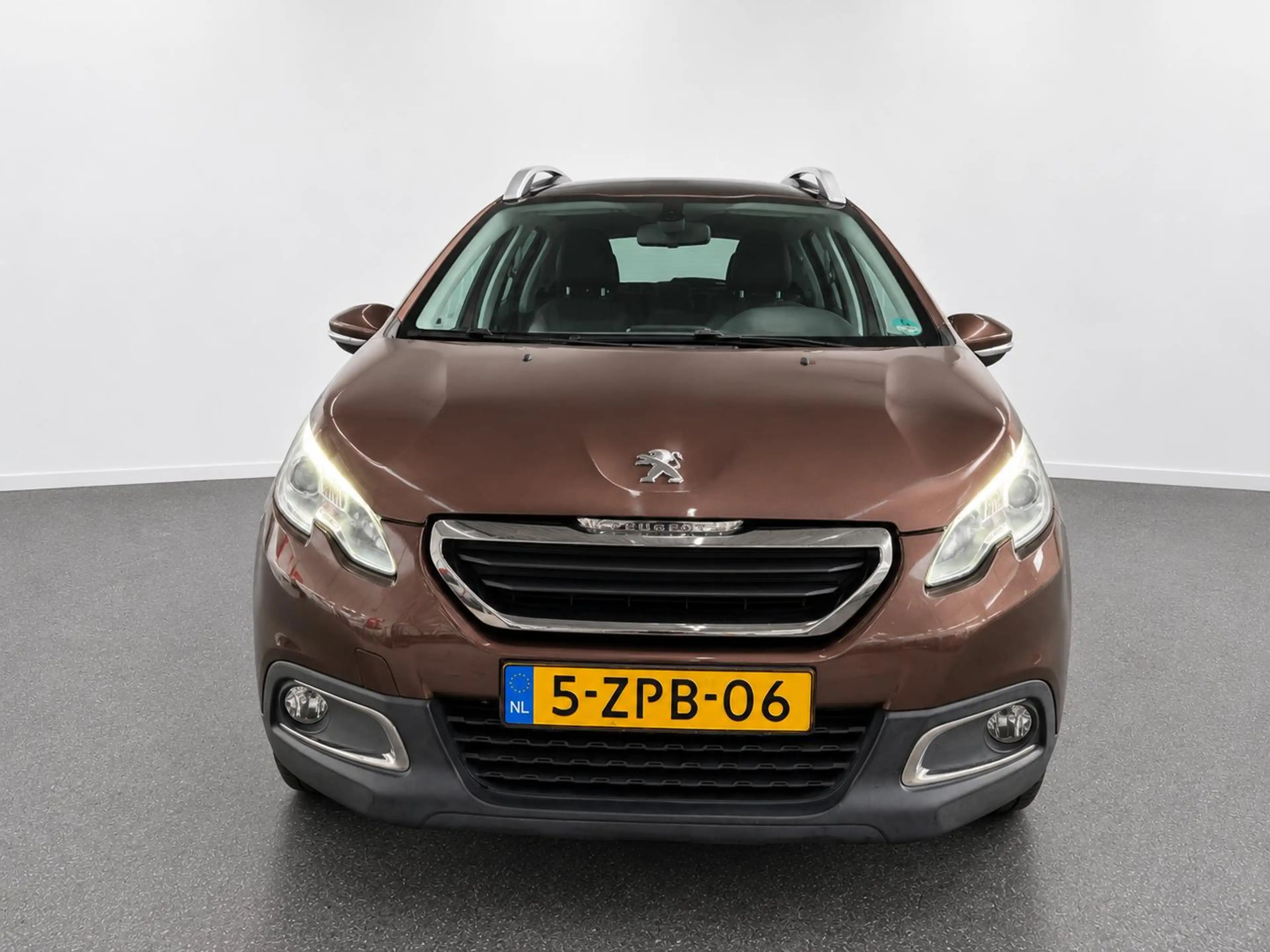 Peugeot 2008 1.2 Active Automaat Panoramadak Navigatie Parkeers — photo 2