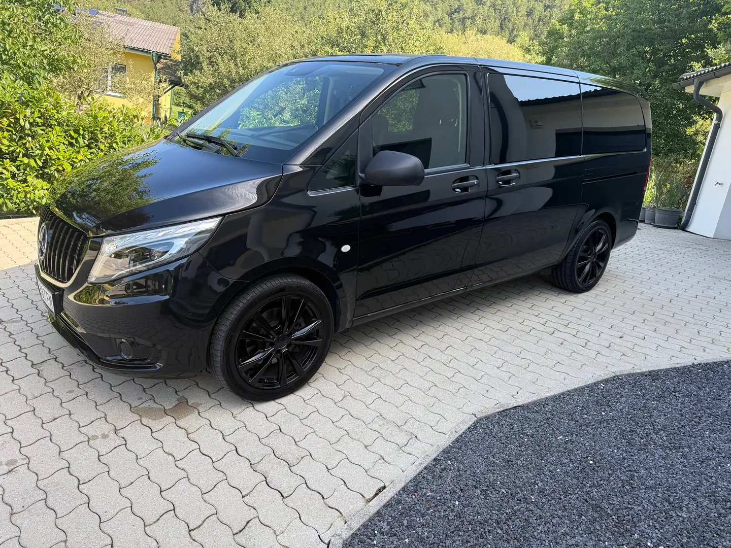 Mercedes-Benz Vito Vito Tourer Pro 116 BlueTEC lang Aut. Tourer Pro Schwarz - 2