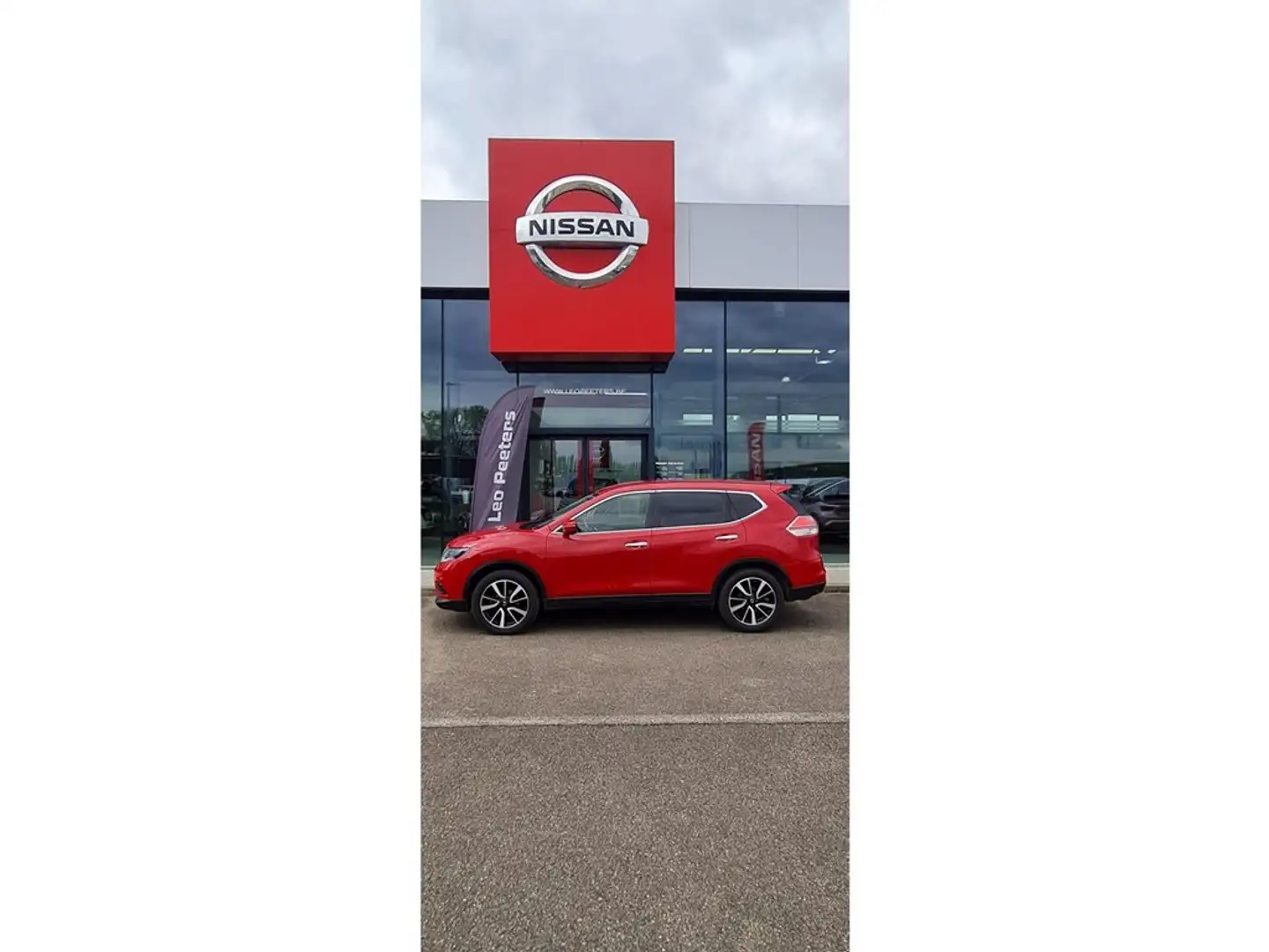 Nissan X-Trail 1.6 BENZINE Visia Rouge - 2