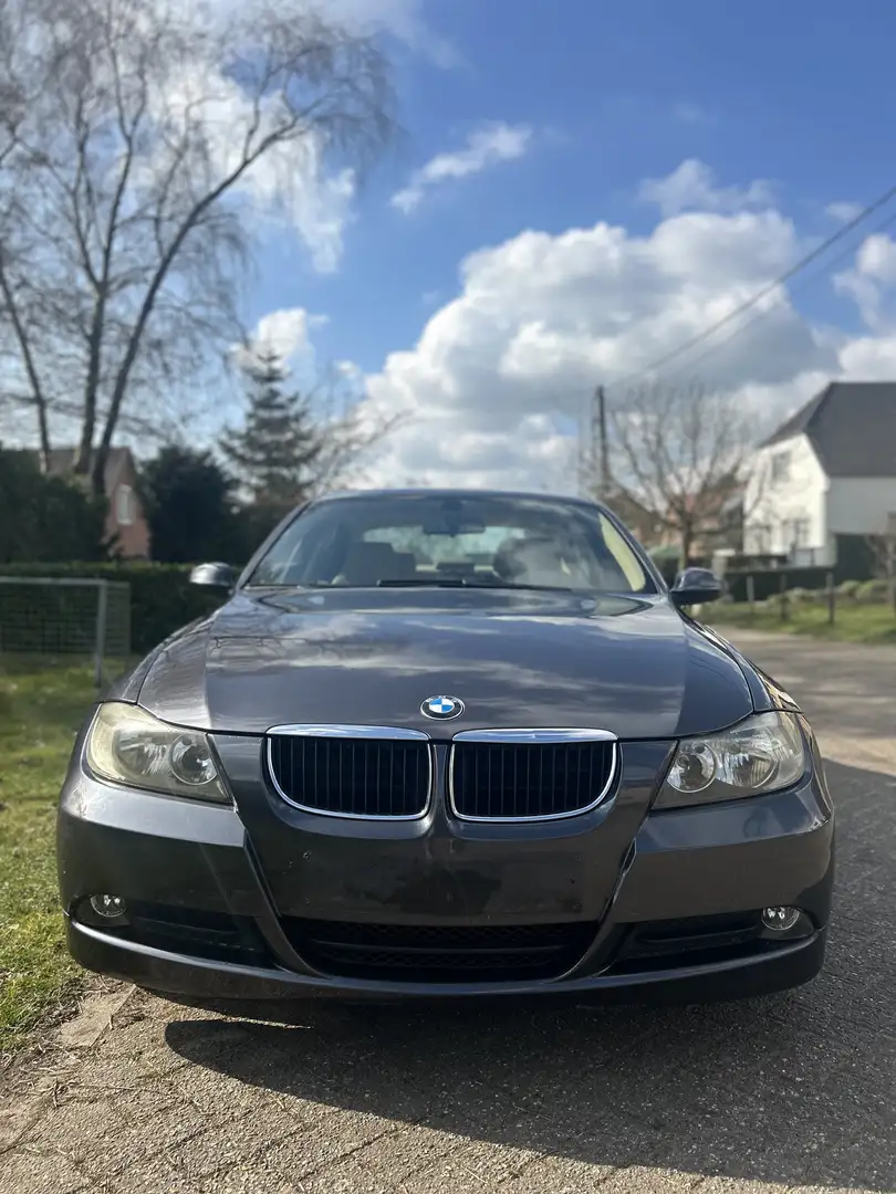 BMW 320 320i - 2