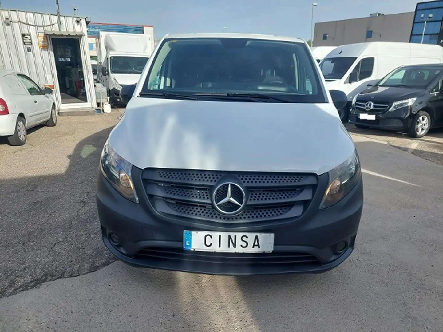 Mercedes-Benz Vito Furgón 114CDI Larga Blanco - 2