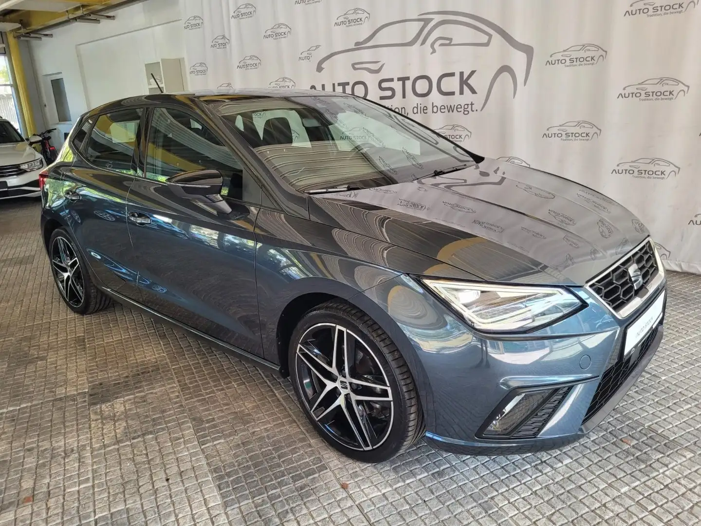 SEAT Ibiza FR 1.0TSI Voll LED Navi Sitzheizung Panora Grau - 1