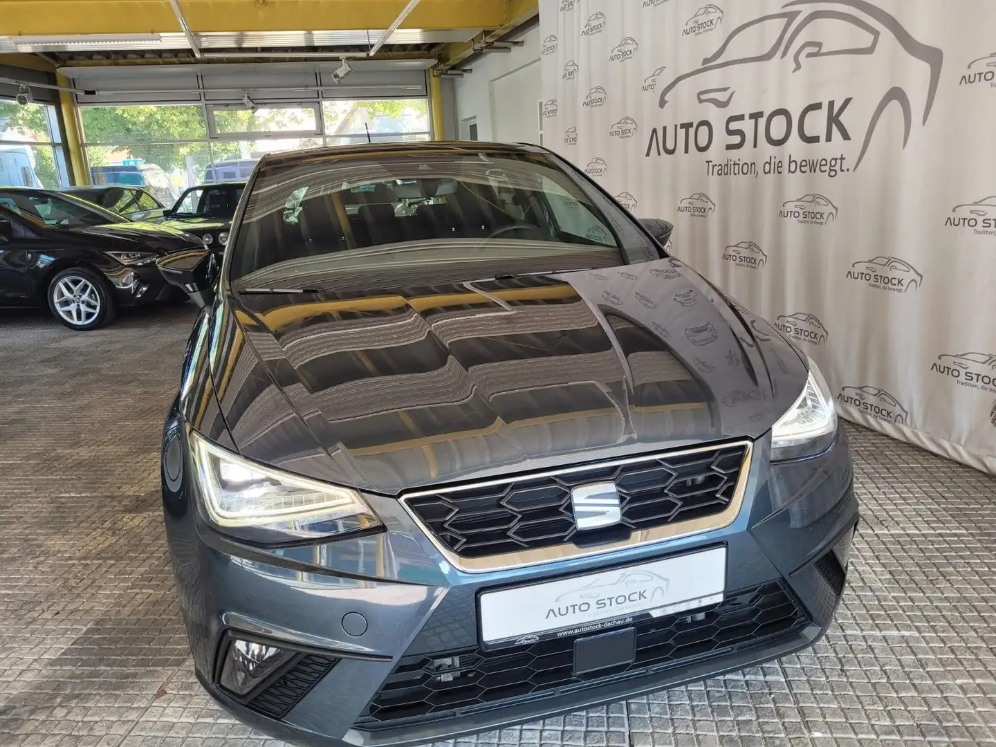 SEAT Ibiza FR 1.0TSI Voll LED Navi Sitzheizung Panora Grau - 2