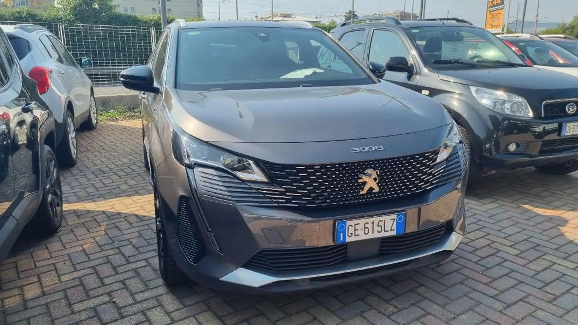 Peugeot 3008 BlueHDi 130 S&S GT Gris - 1