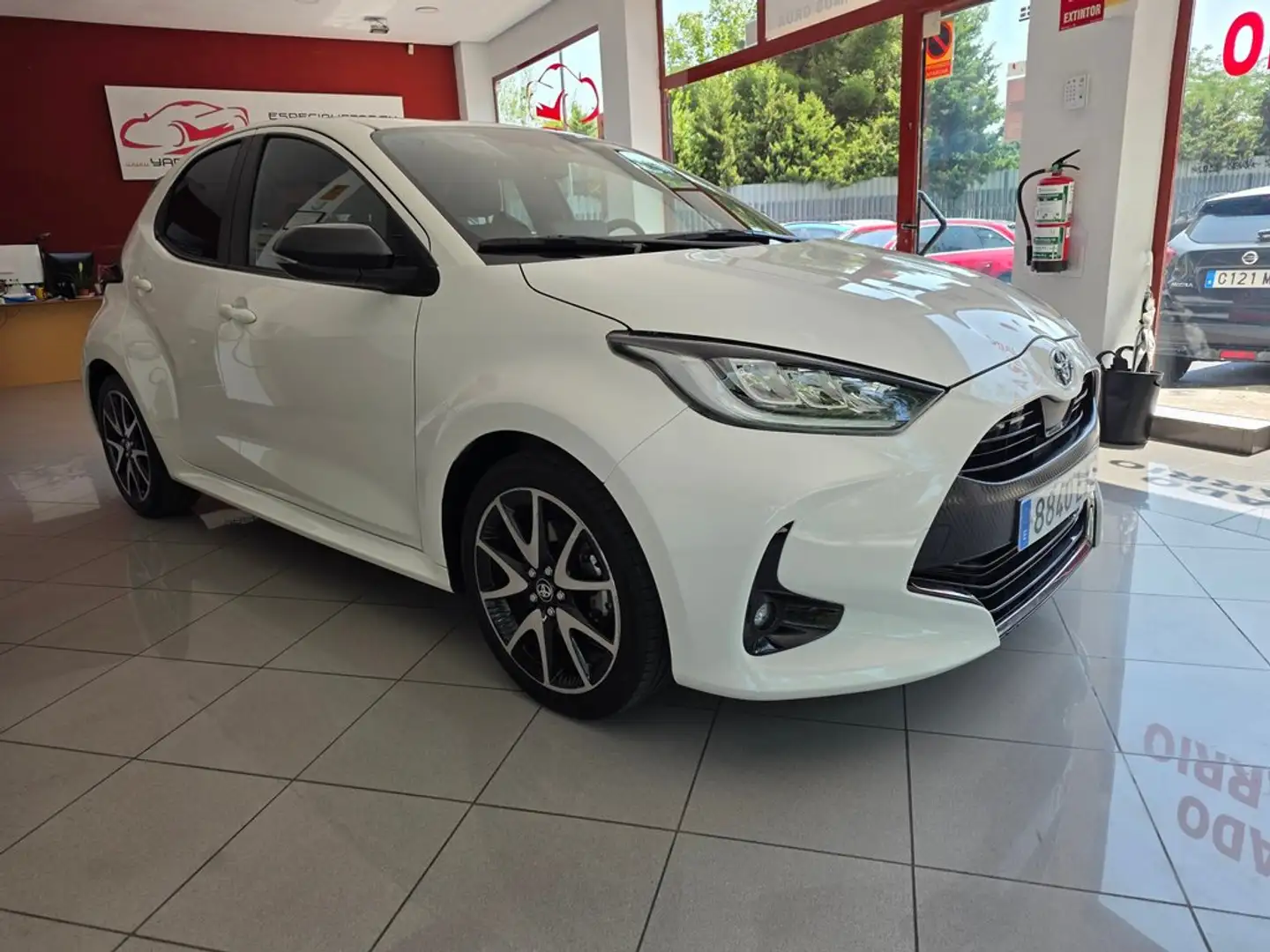 Toyota Yaris 120H 1.5 Style Blanco - 1