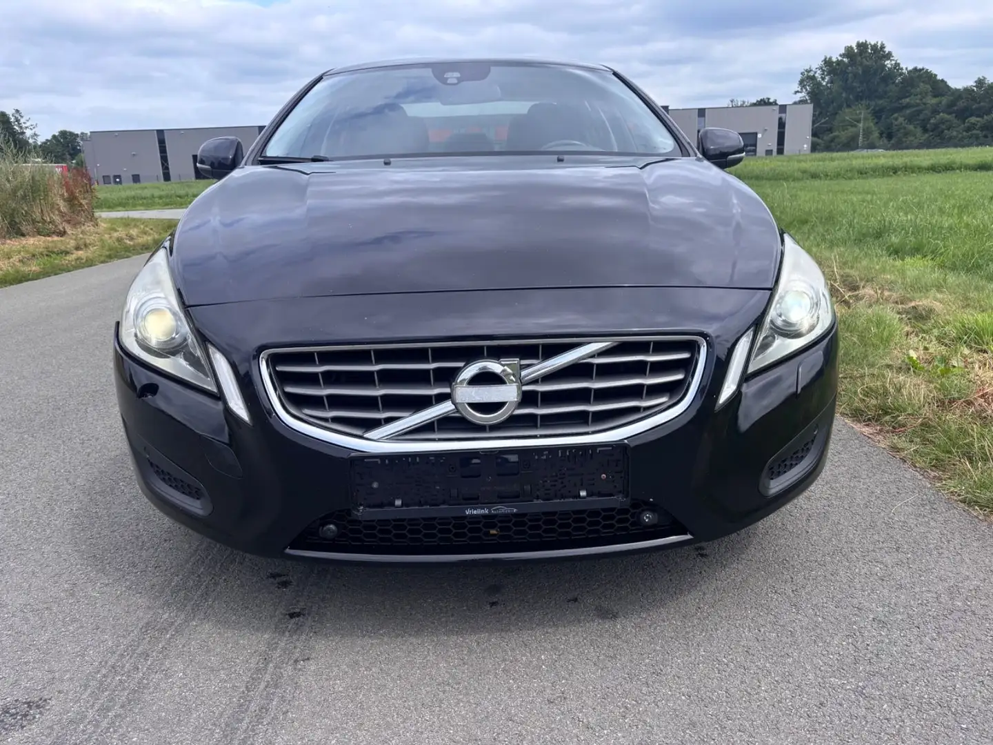 Volvo S60 2.0 D3 Summum Xenon Leder Navi SHZ Schwarz - 2
