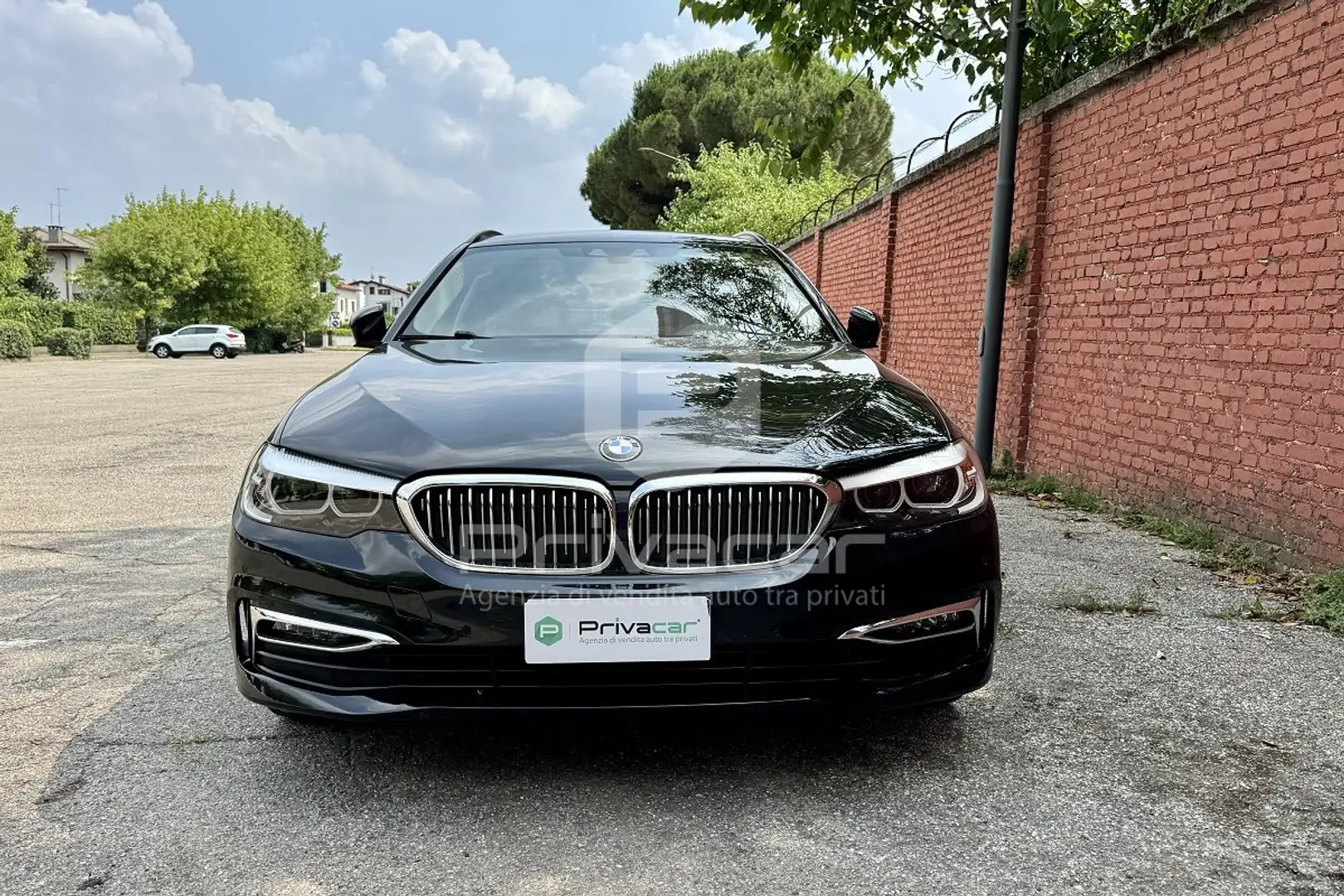 BMW 520 520d xDrive Touring Luxury Nero - 2