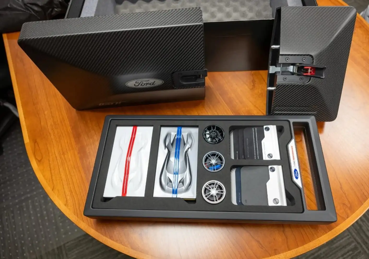 Ford GT ’66 Heritage Edition Coupe Weiß - 2