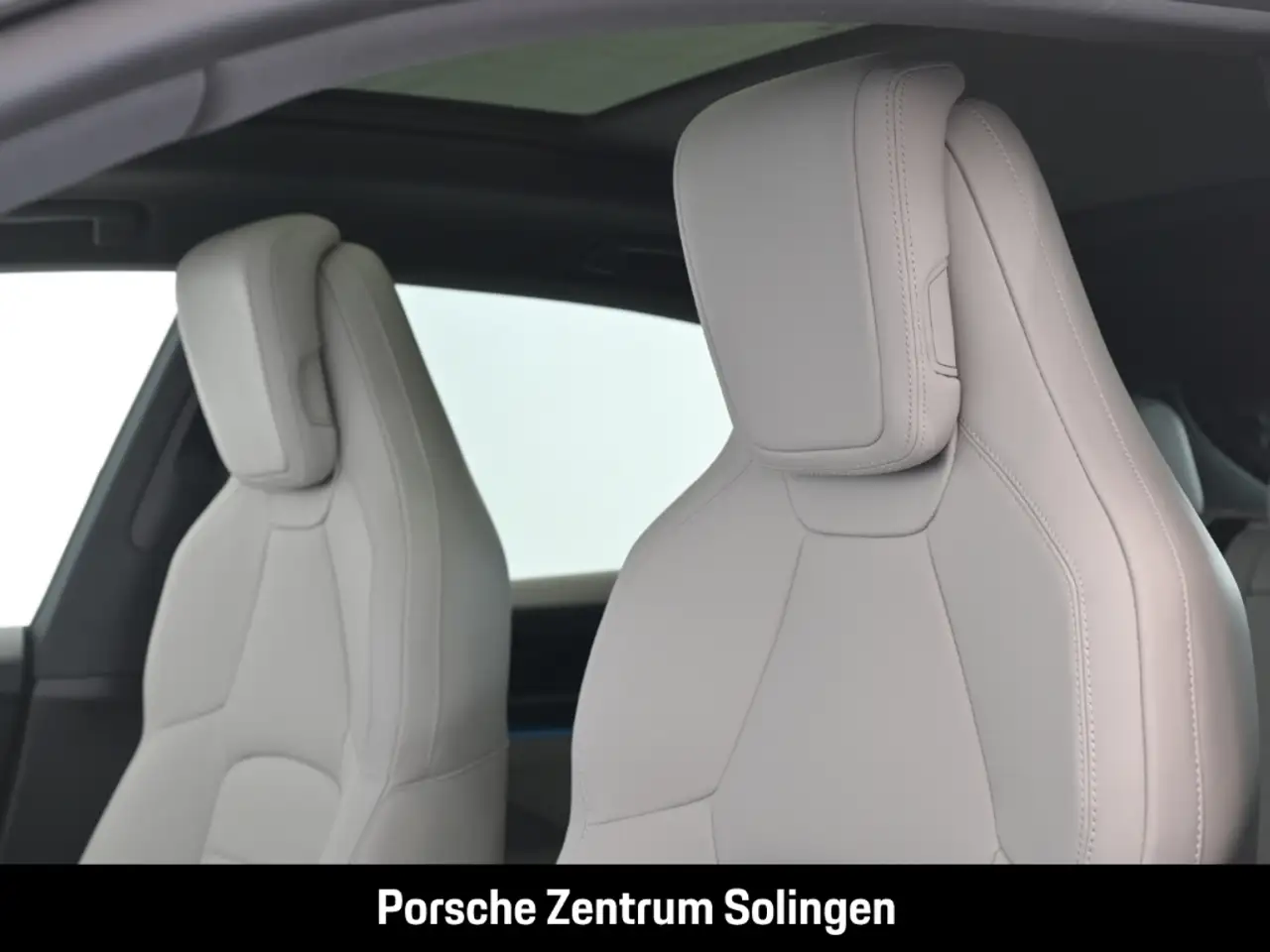 Porsche Macan 4 LUFT PANO BOSE MATRIX Abstandstempostat 16