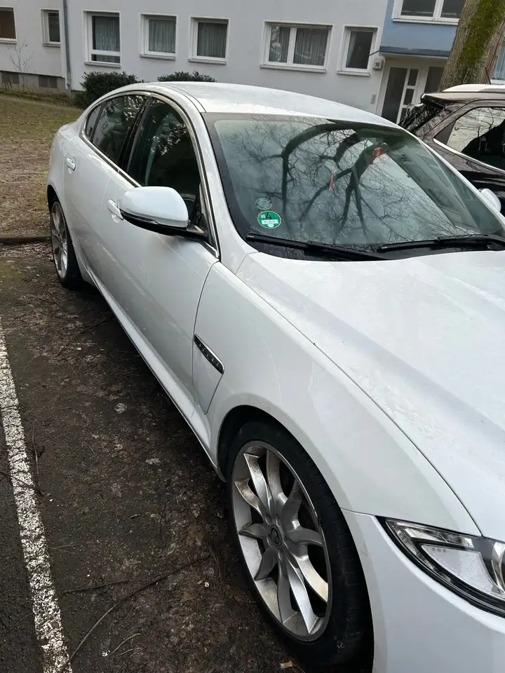 Jaguar XF