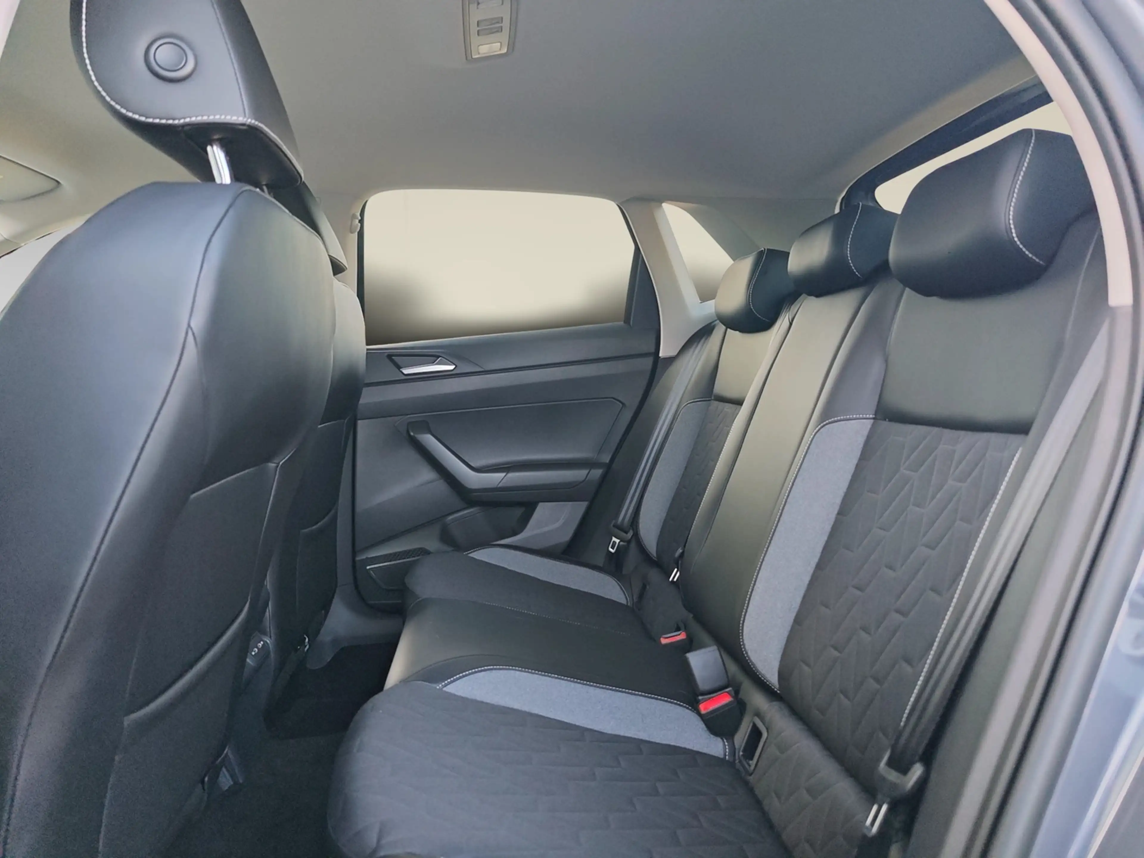 Volkswagen Polo ENERGY 1.0 TSI DSG — photo 12