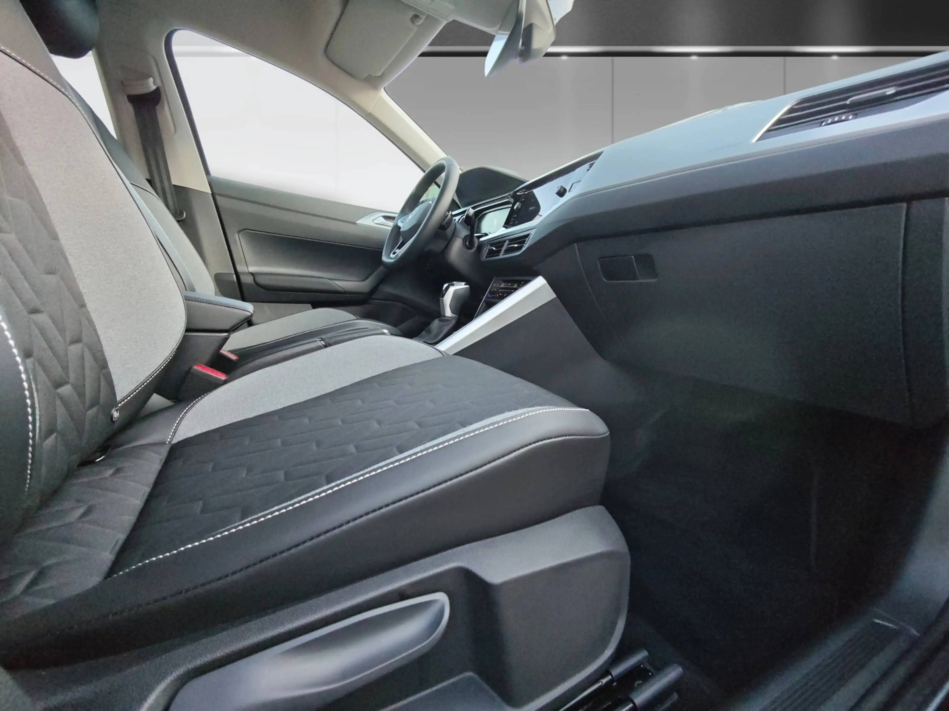 Volkswagen Polo ENERGY 1.0 TSI DSG — photo 15