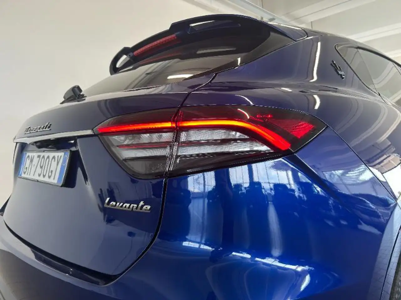 Maserati Levante 2023 — фото 10