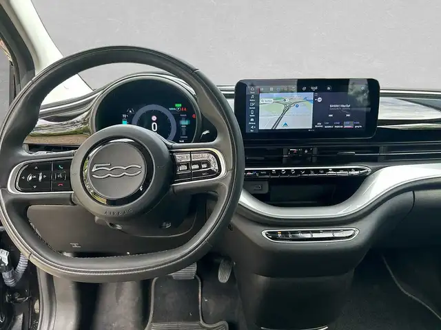 Fiat 500e view 7