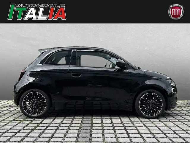 Fiat 500e view 3