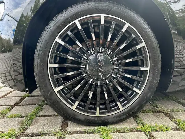 Fiat 500e view 9