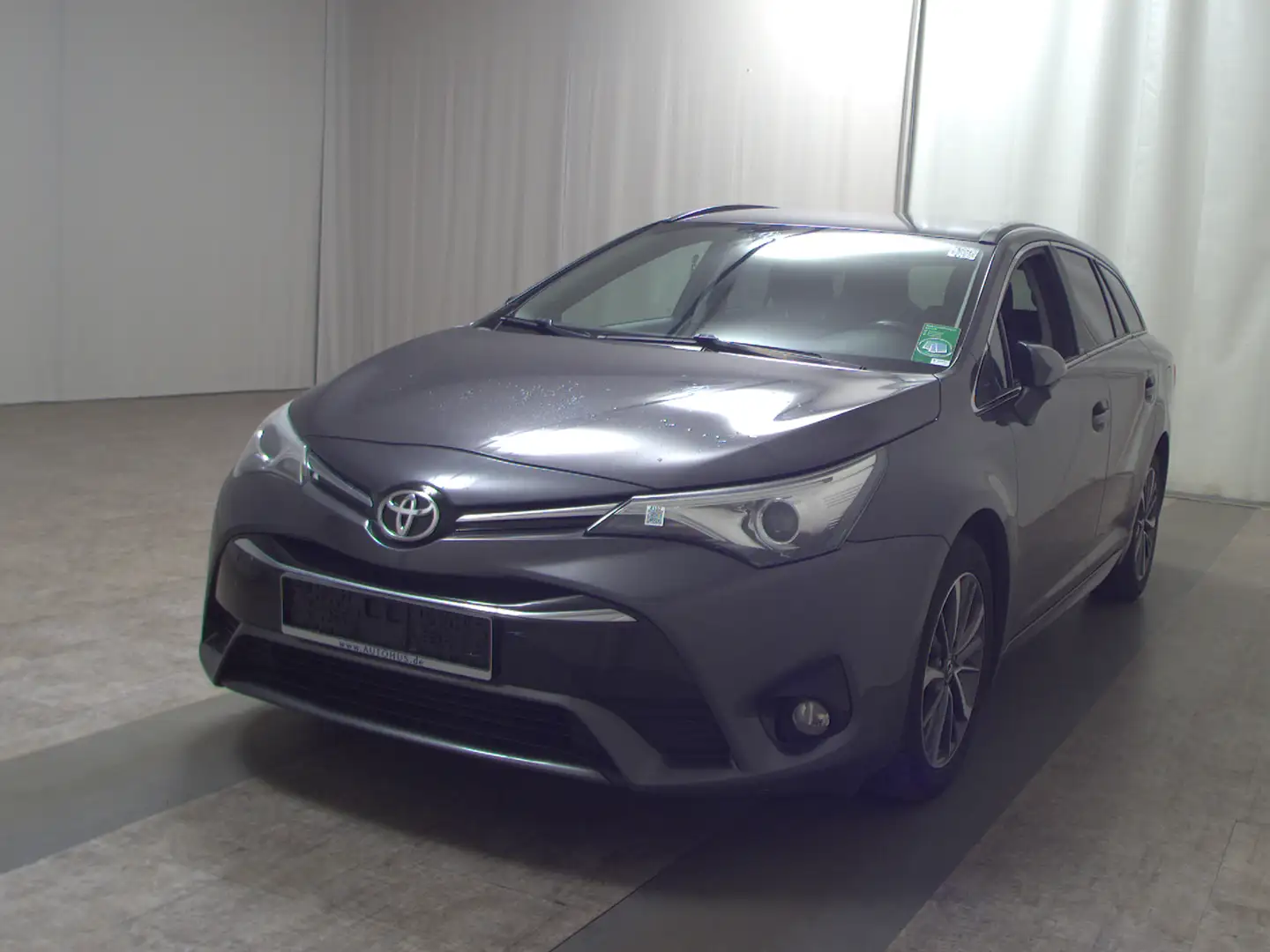 Toyota Avensis Touring Sports 2.0 D-4D Edition-S LED Gris - 2