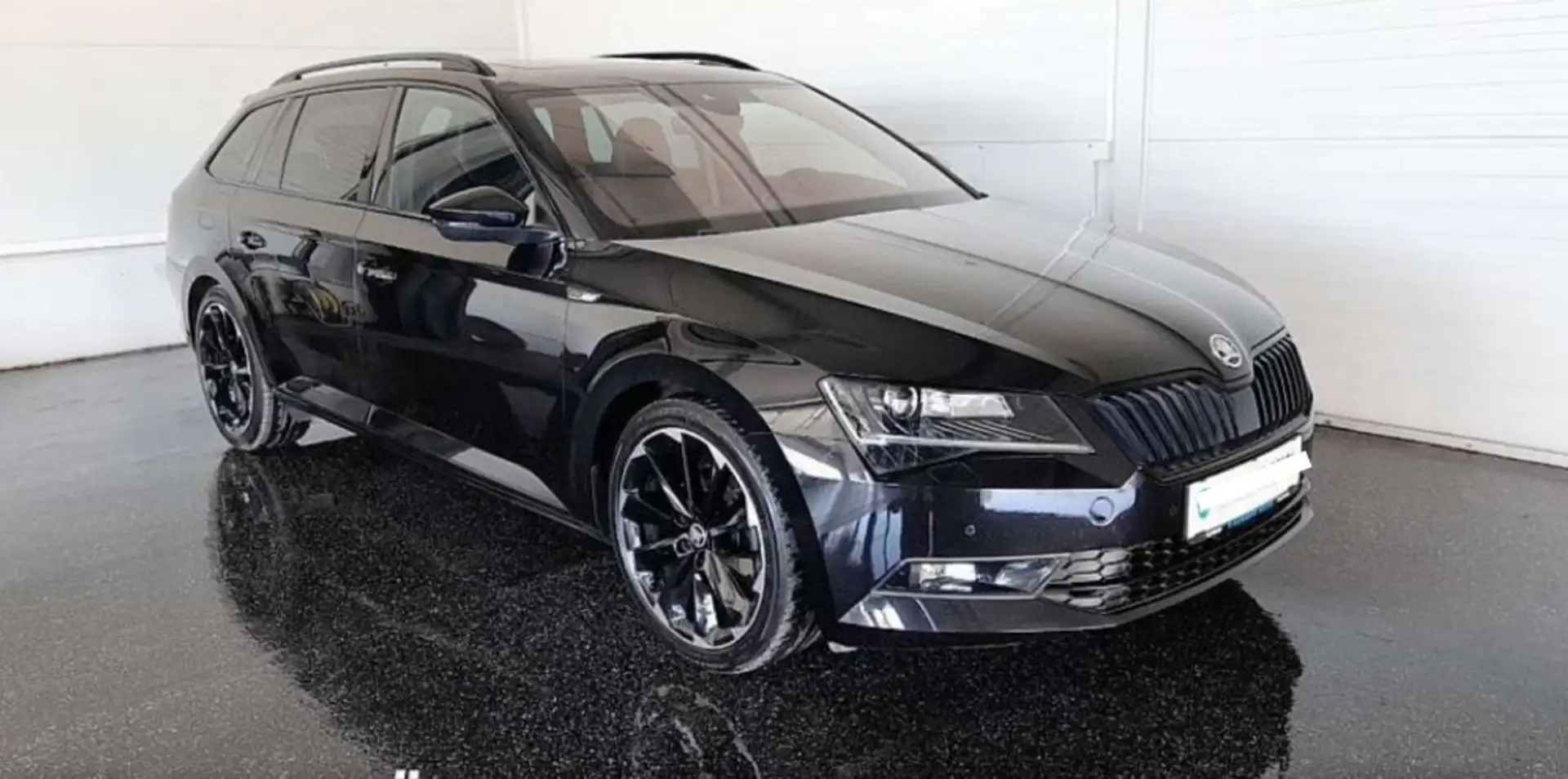 Skoda Superb Kombi 2,0 TDI Sportline Schwarz - 1