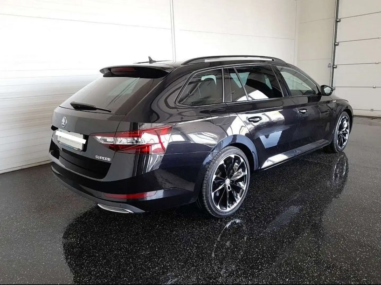 Skoda Superb Kombi 2,0 TDI Sportline Schwarz - 2